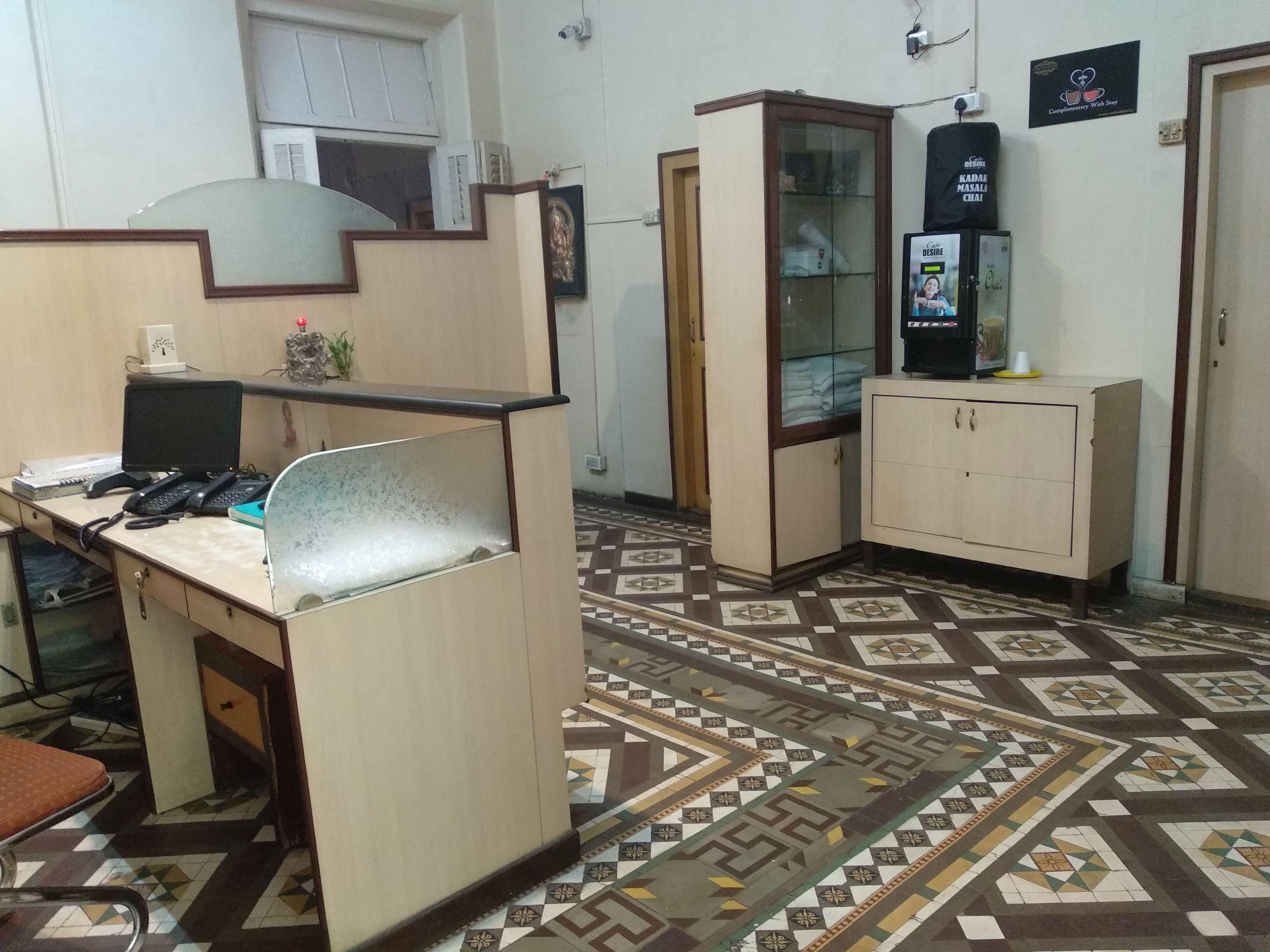 Carlton - Behind Taj Mahal Palace Colaba Hotel 2*
