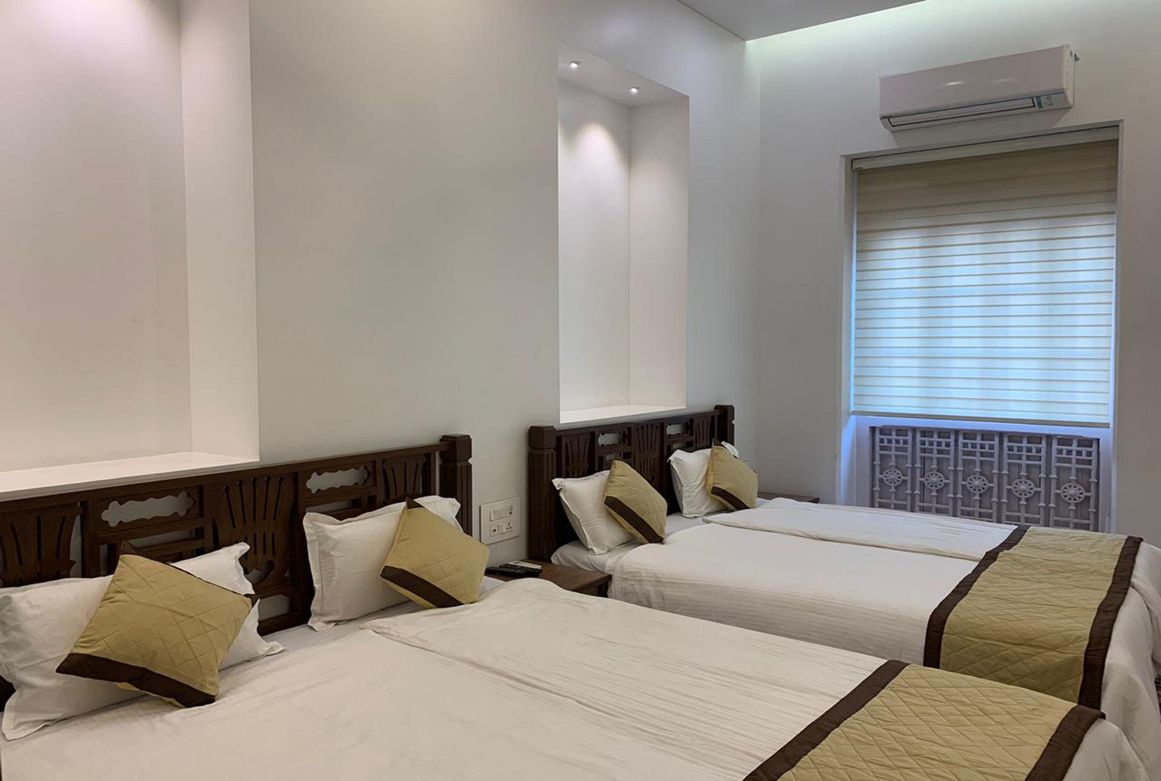 Carlton - Behind Taj Mahal Palace Colaba Hotel Mumbai