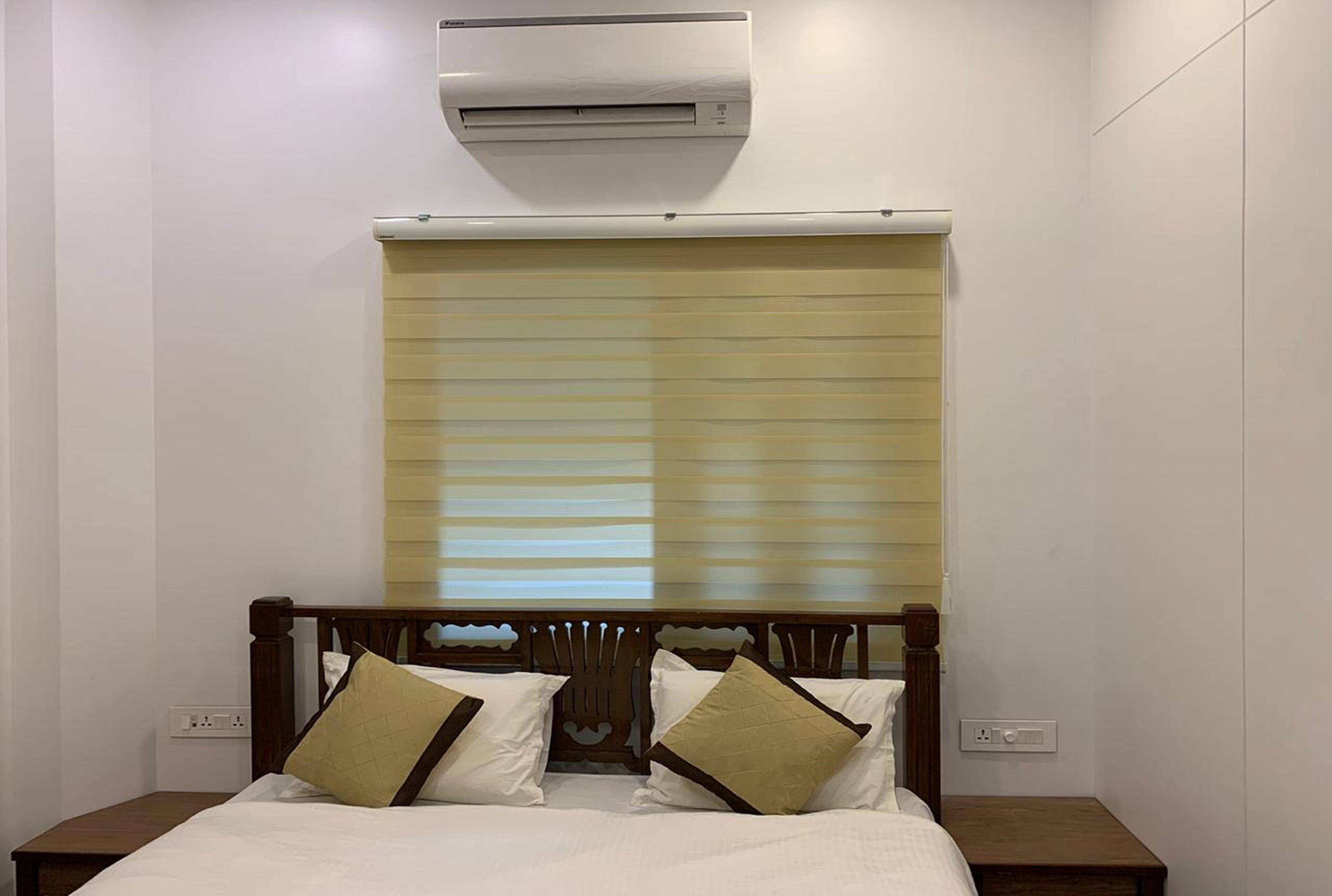 Hotel Carlton - Behind Taj Mahal Palace Colaba 2*
