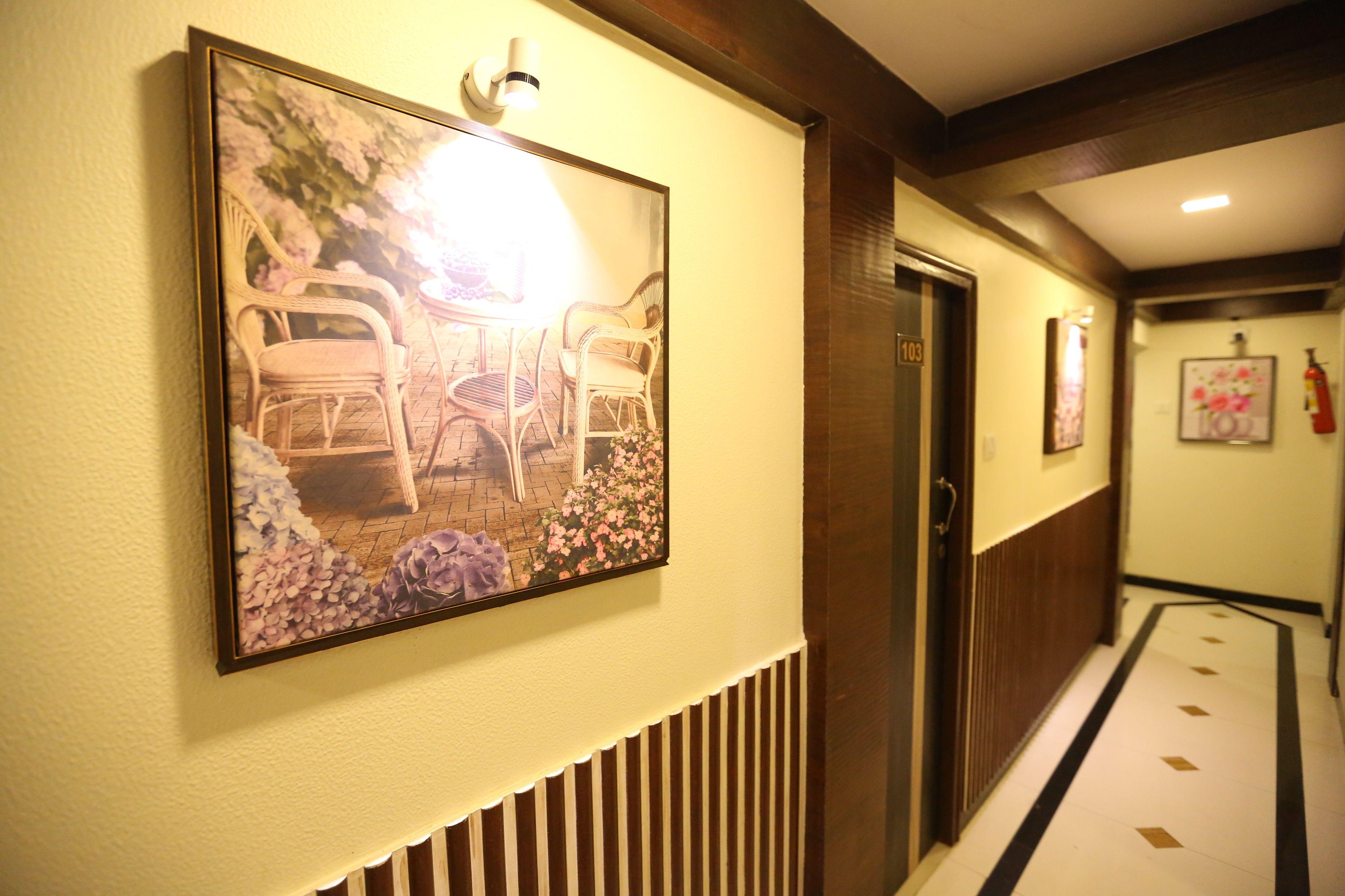 Happyland Hotel