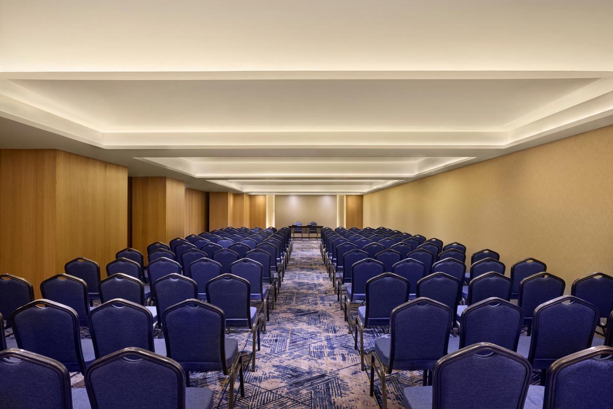 Fairfield By Marriott Andheri West 4*