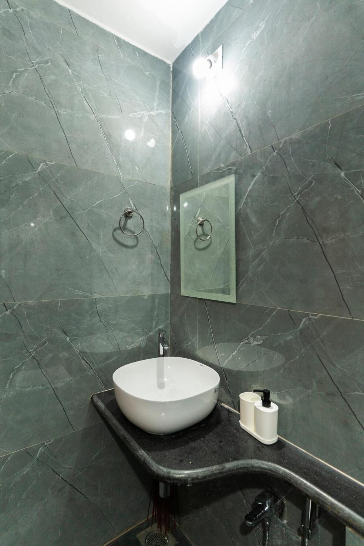 Peaceful, Spacious 2bhk With Balcony & Skylineview