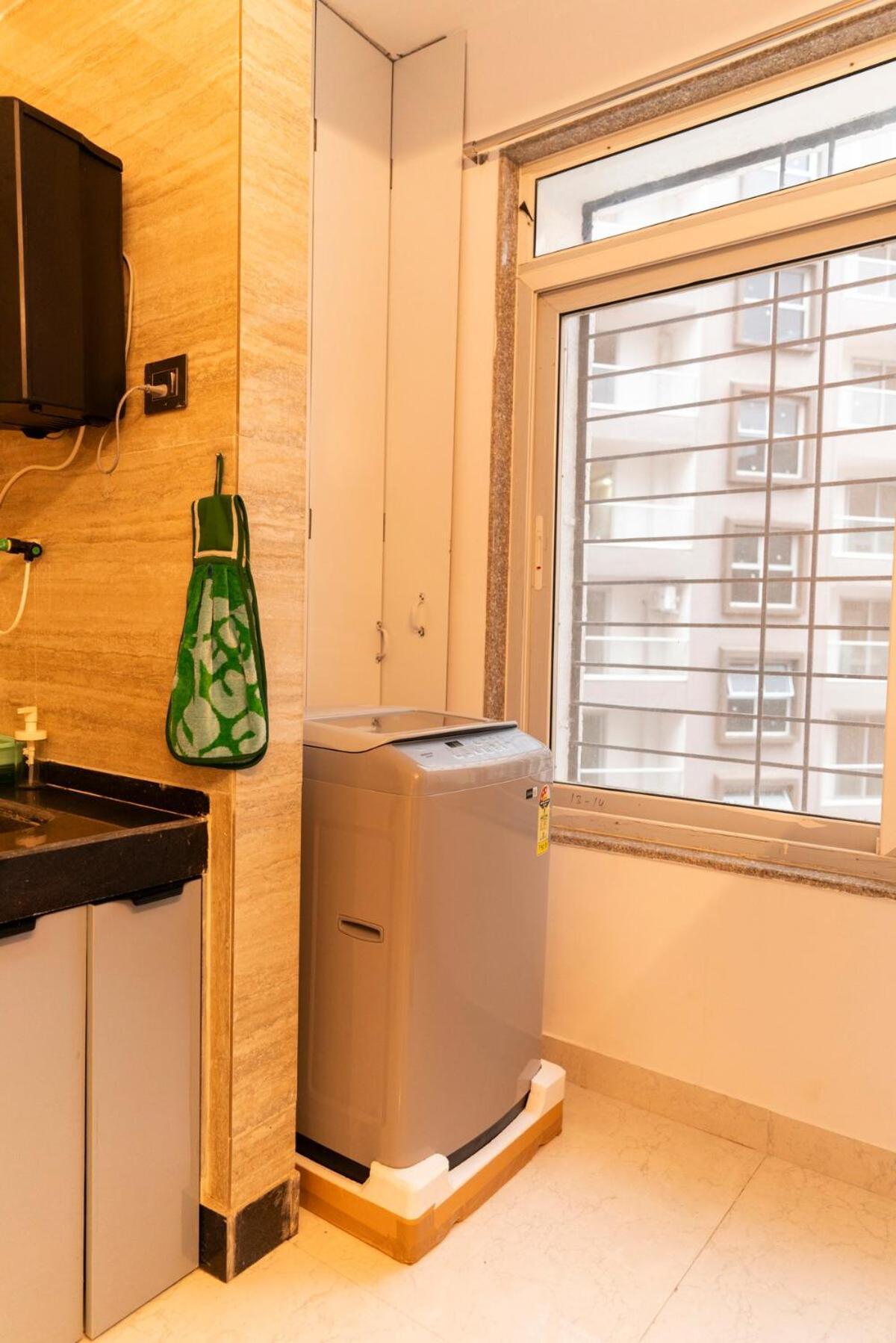 Apartment Peaceful, Spacious 2bhk With Balcony & Skylineview Mumbai