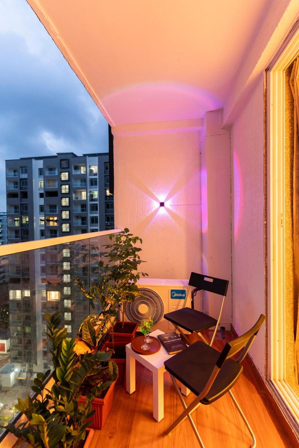 Apartment Peaceful, Spacious 2bhk With Balcony & Skylineview *