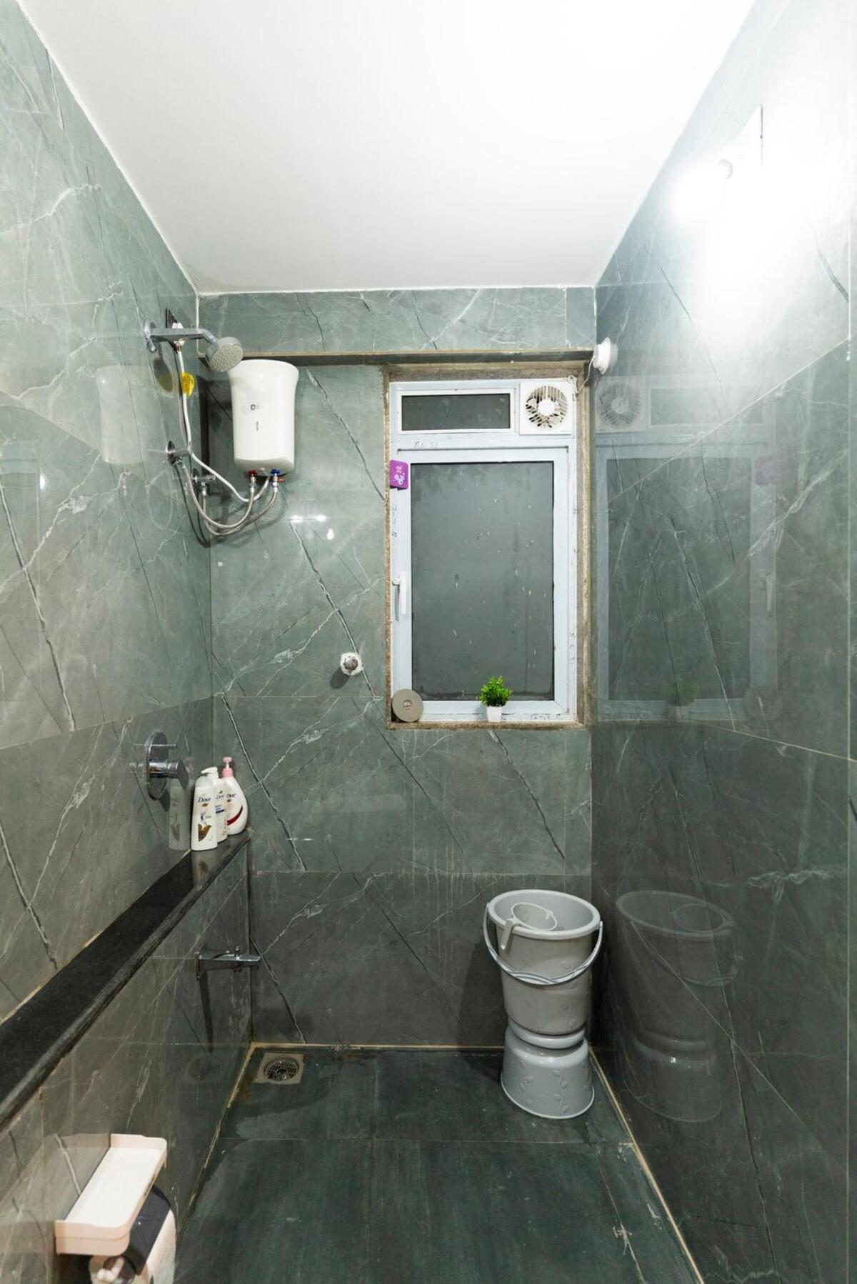 Peaceful, Spacious 2bhk With Balcony & Skylineview Mumbai