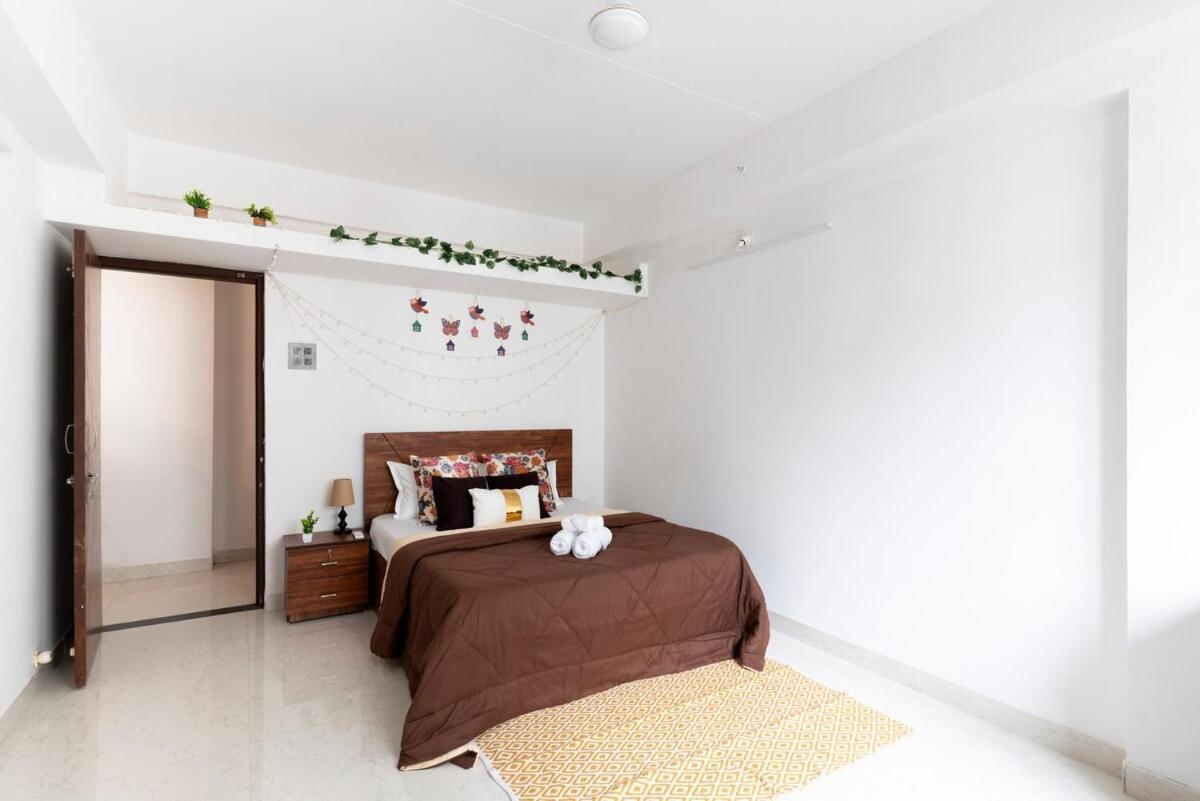 Peaceful, Spacious 2bhk With Balcony & Skylineview Apartment *