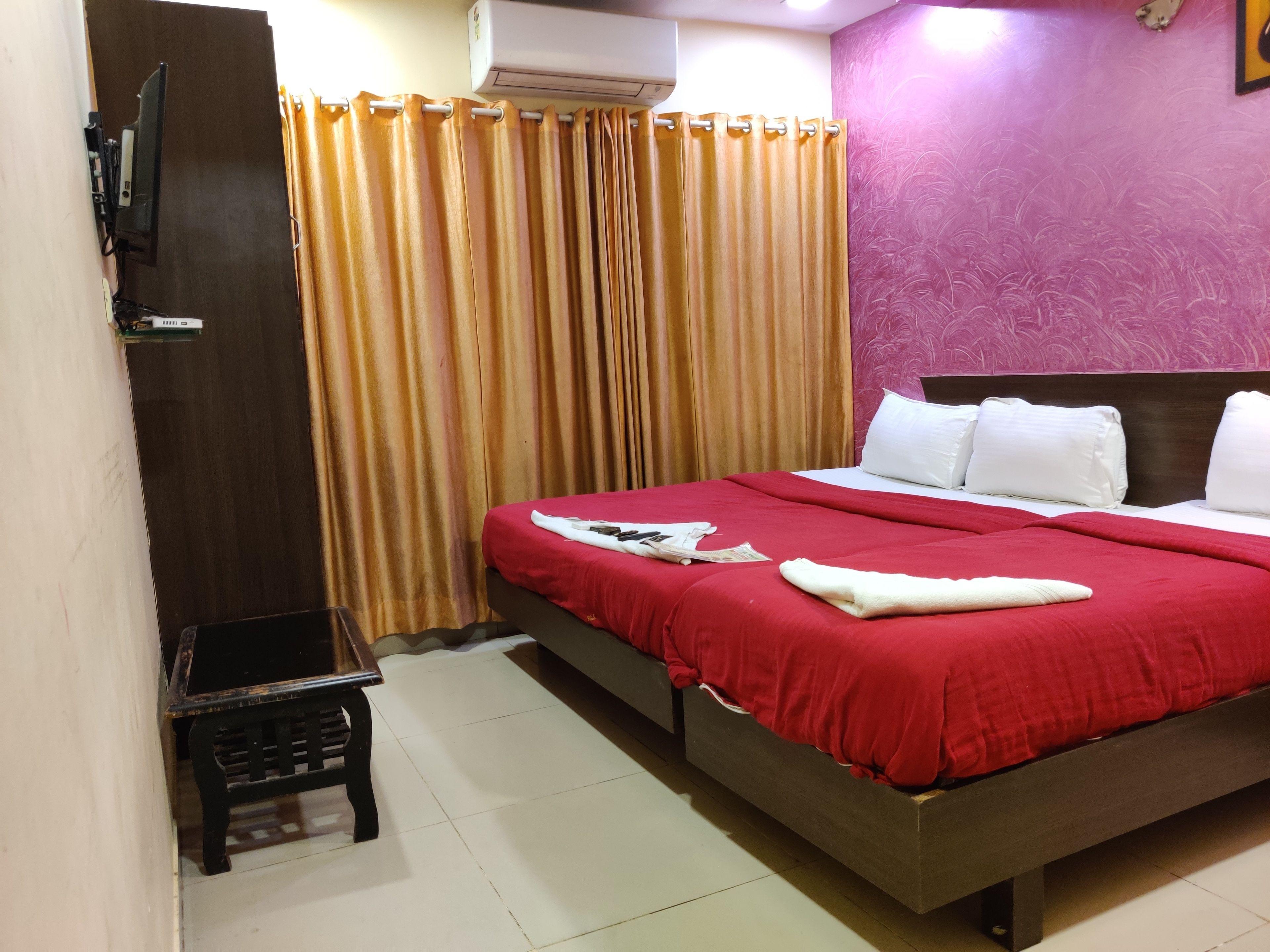 Golden Sagar - Kurla Hotel