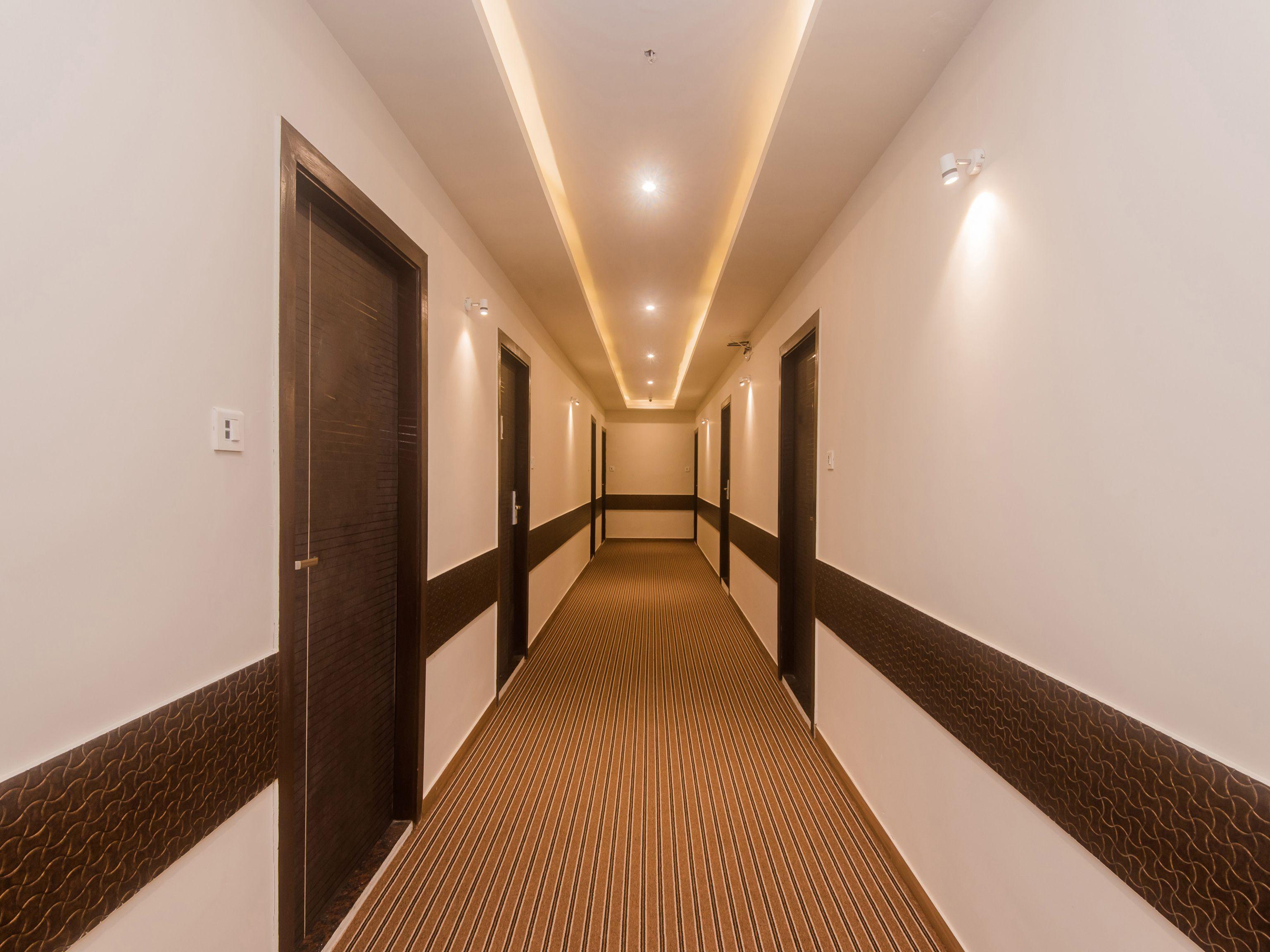 Oyo 22039 Bkc Grand Mumbai