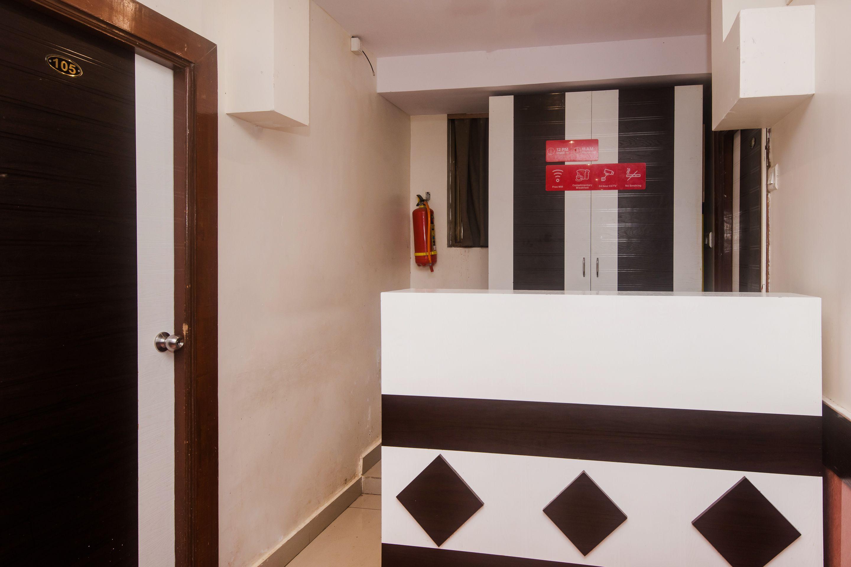 Hotel Oyo 22039 Bkc Grand 3*
