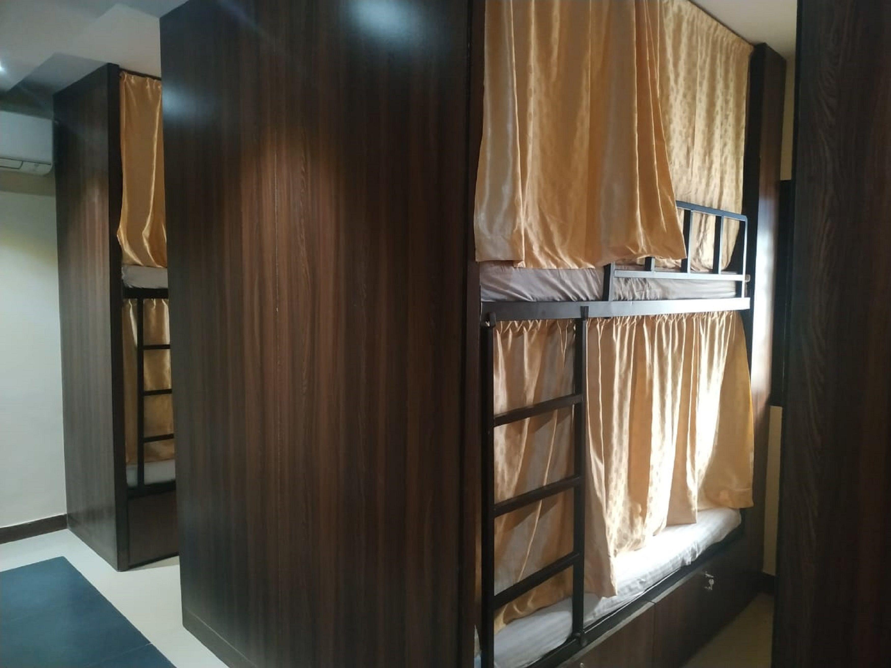 Hotel Almas Andheri West 3*
