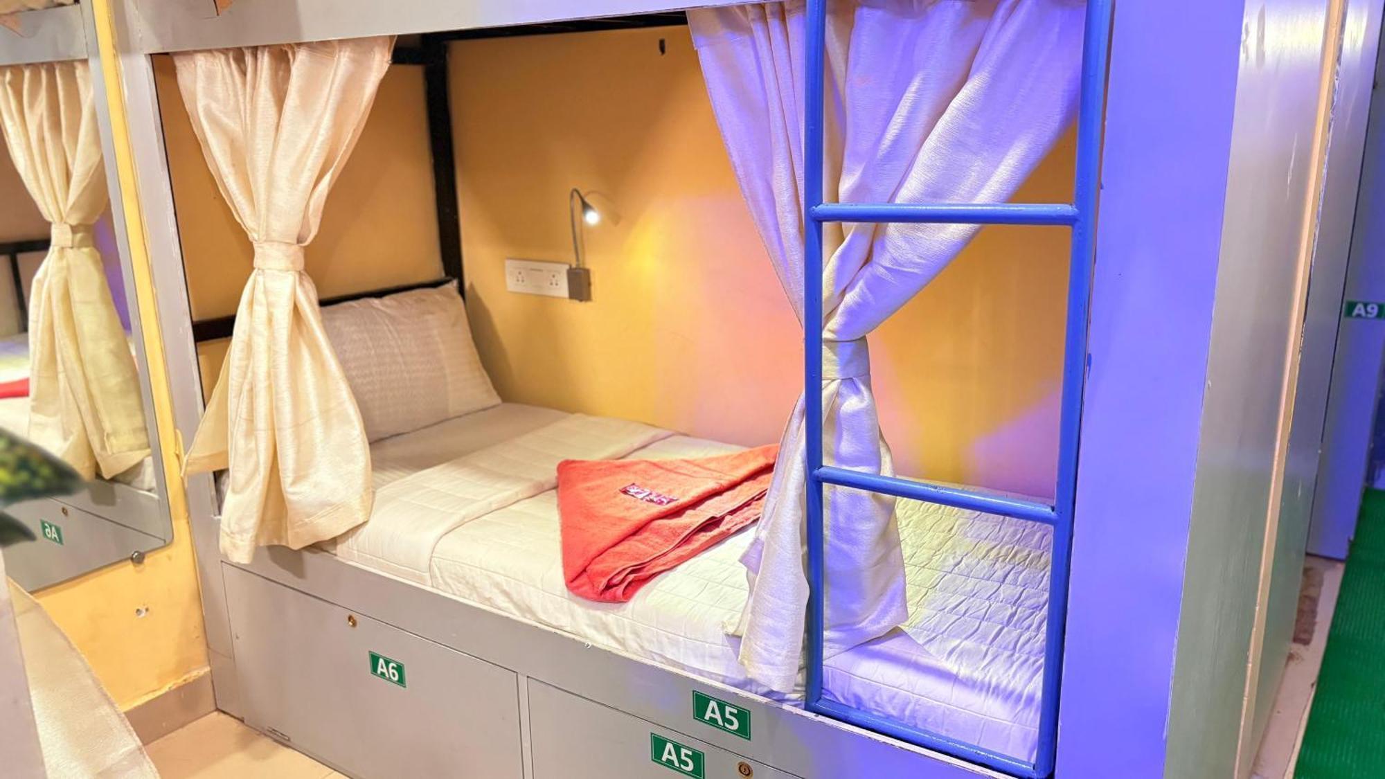 Welcome & Pg Male And Female * Mumbai