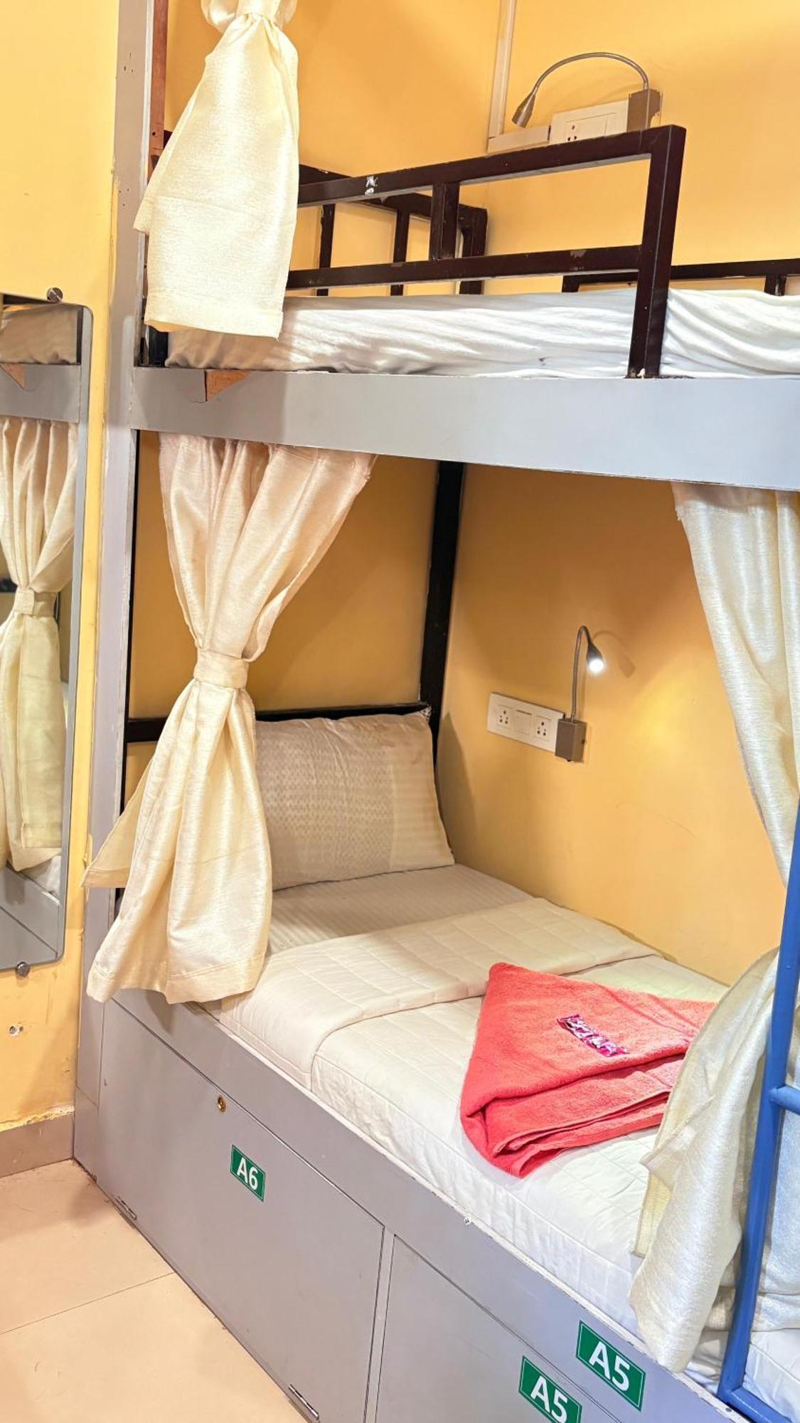 Welcome & Pg Male And Female * Mumbai