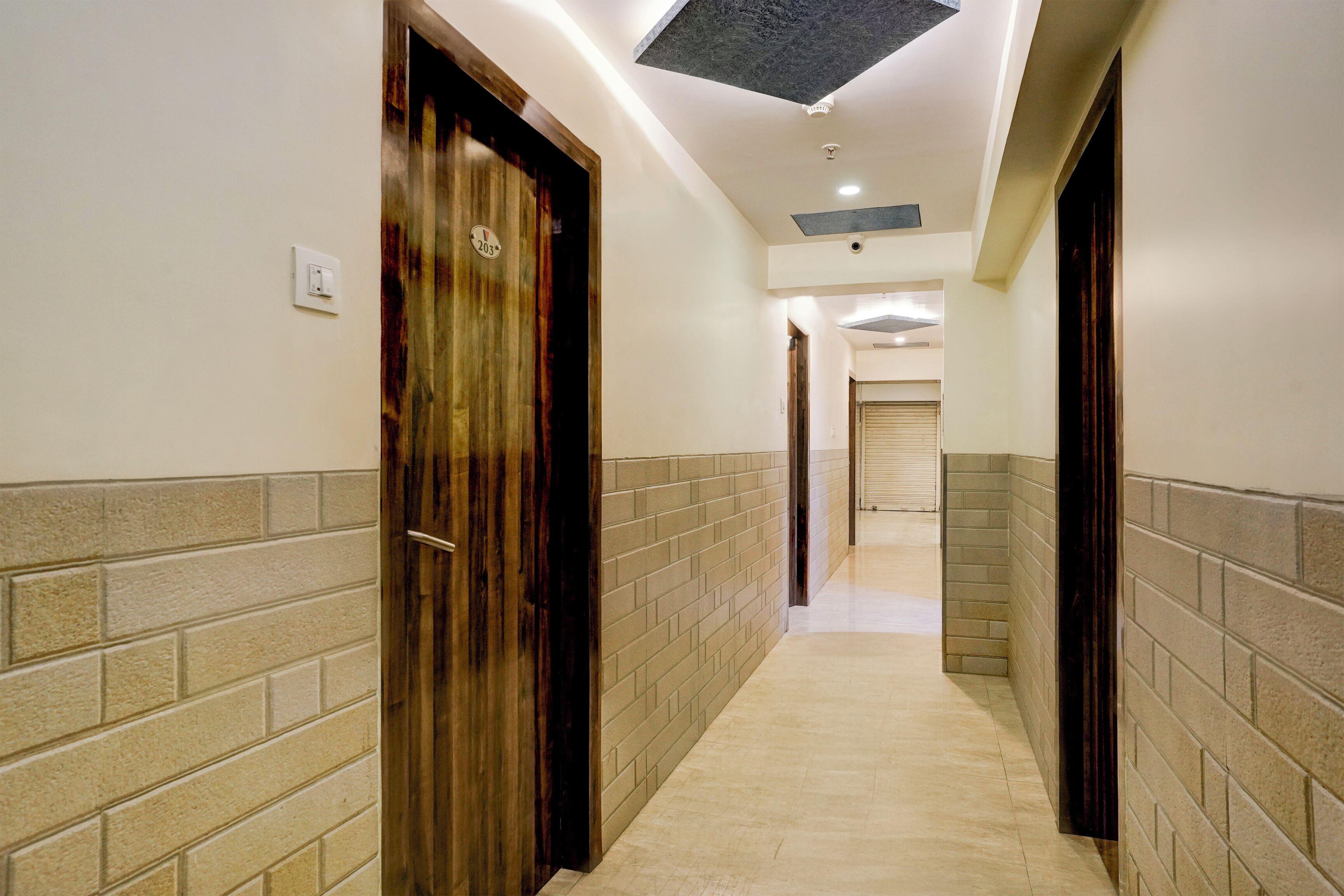 Fabhotel Veera Residency - Nr Airport 3*