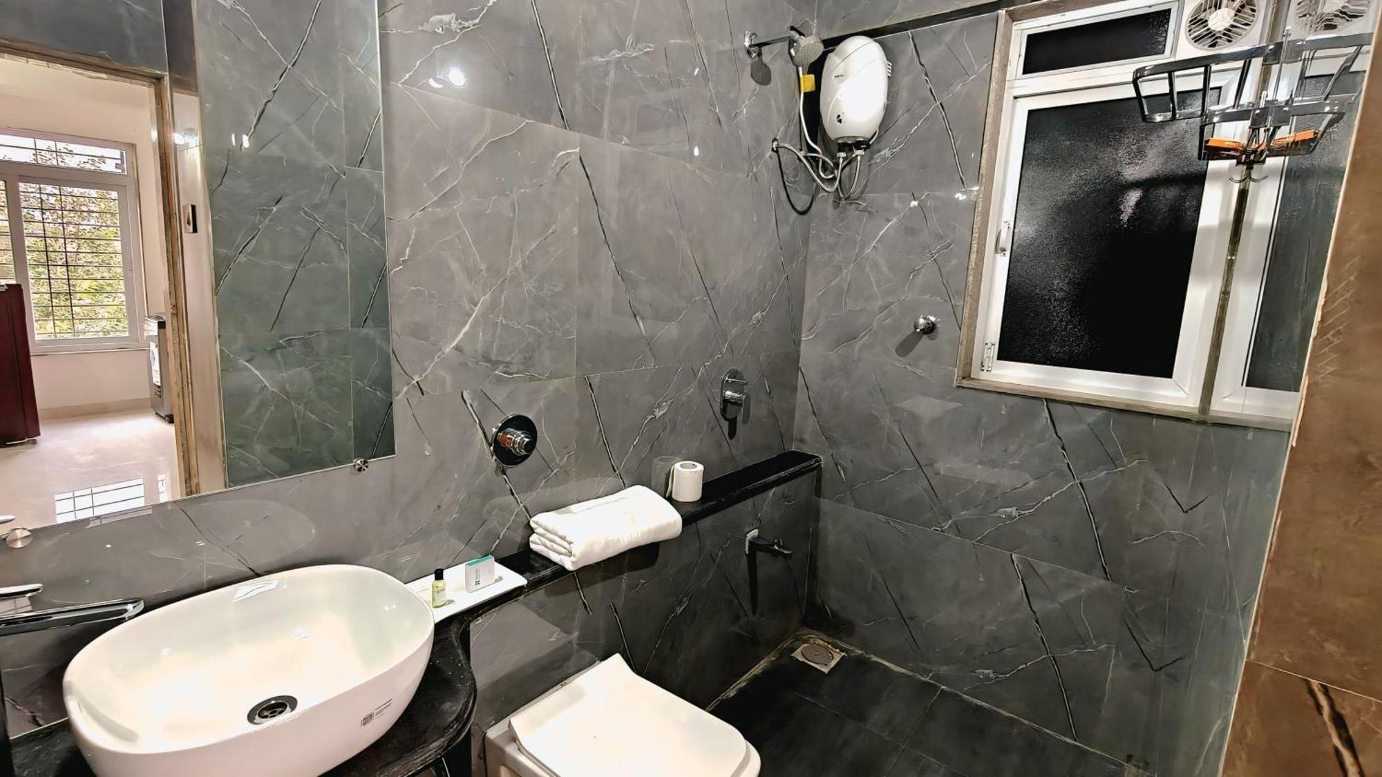 Side Serviced By Maxxvalue