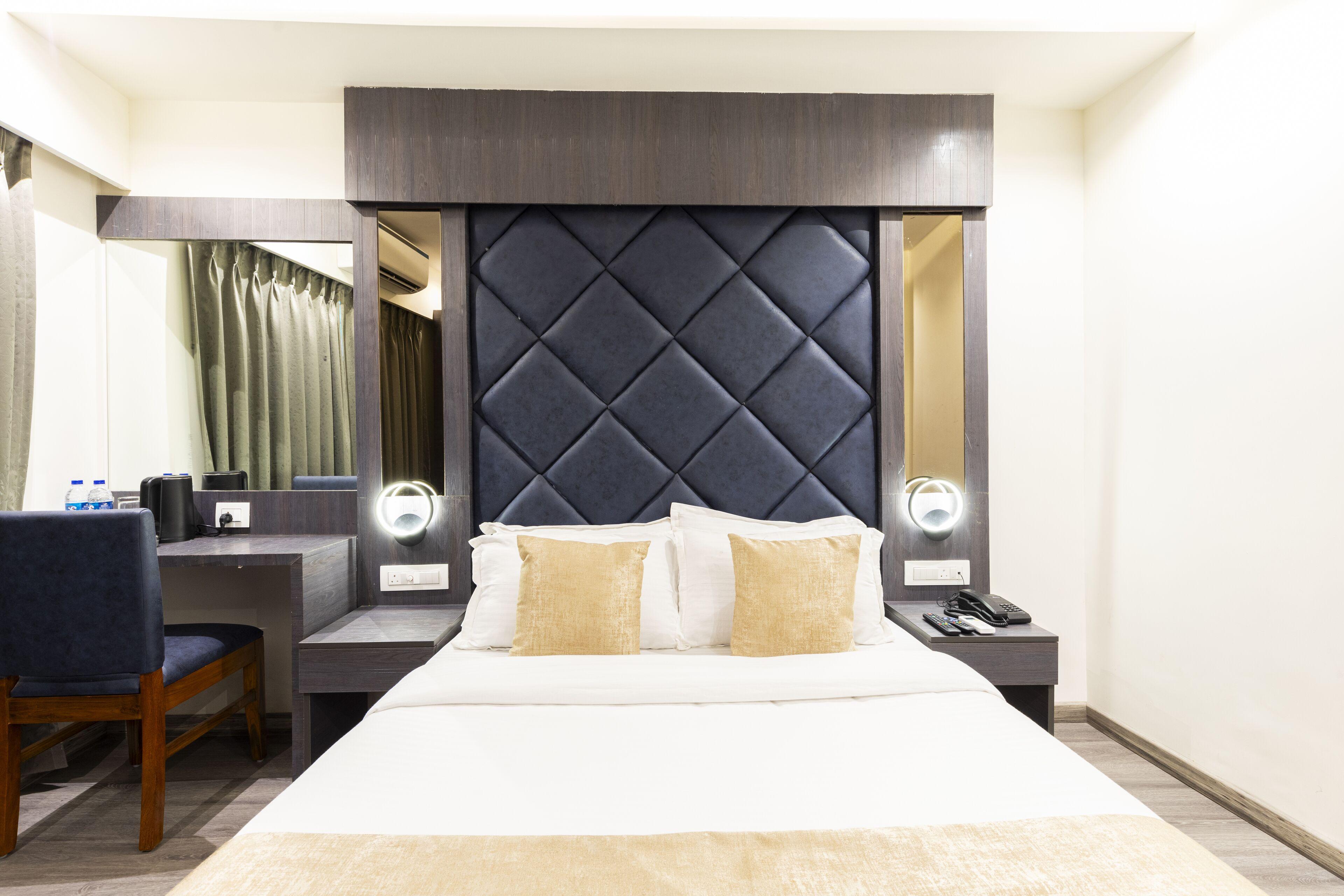 Classio Andheri - Near Dn Nagar Metro Station 3*