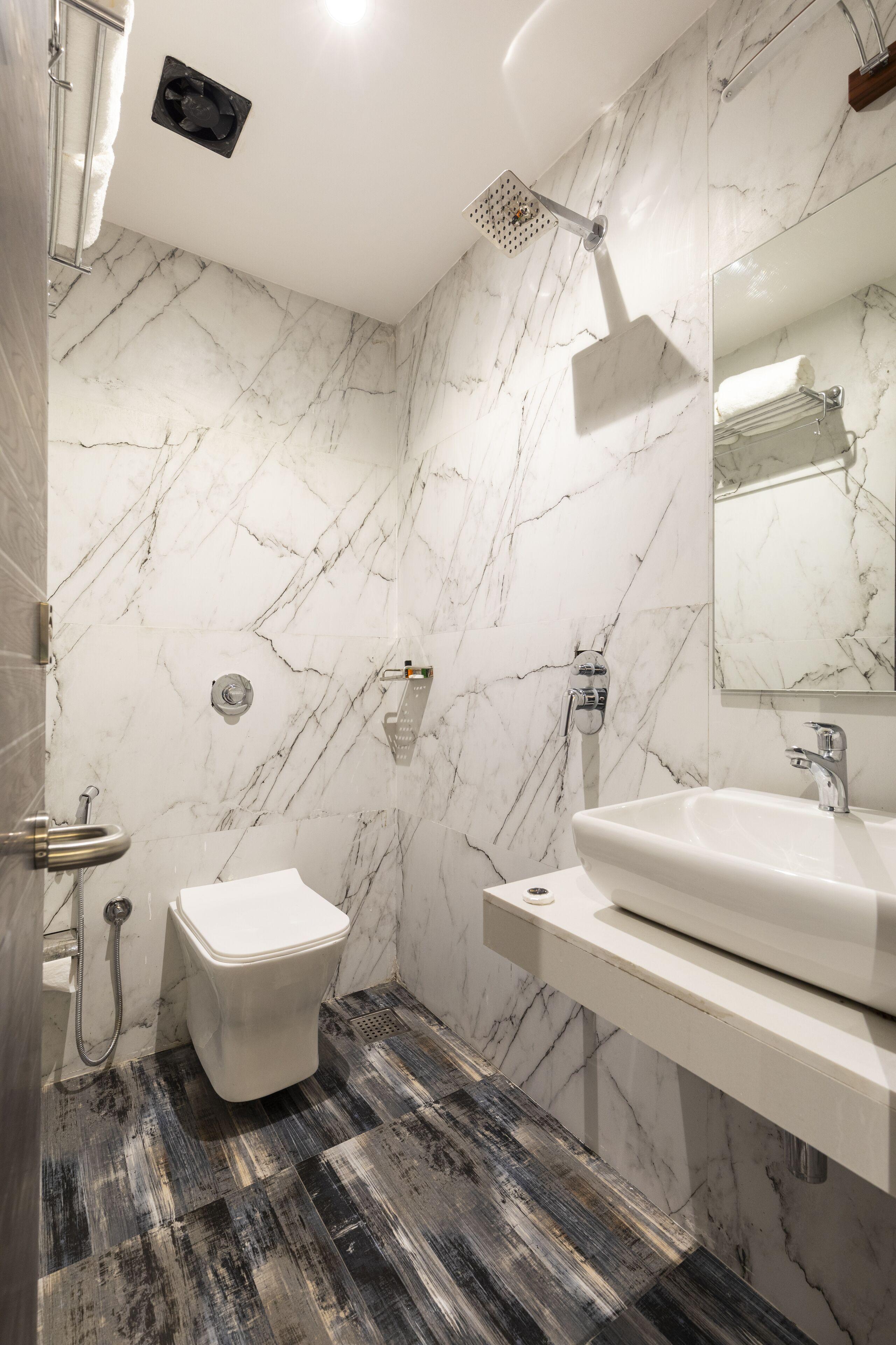Hotel Classio Andheri - Near Dn Nagar Metro Station