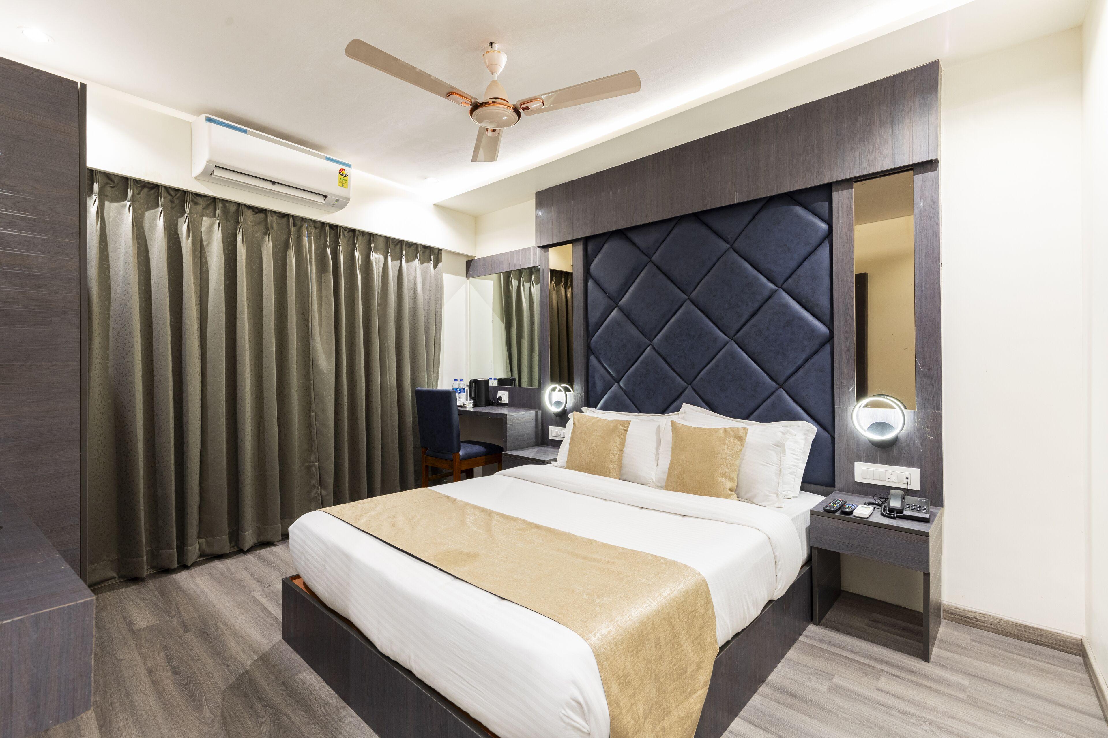 Classio Andheri - Near Dn Nagar Metro Station 3*