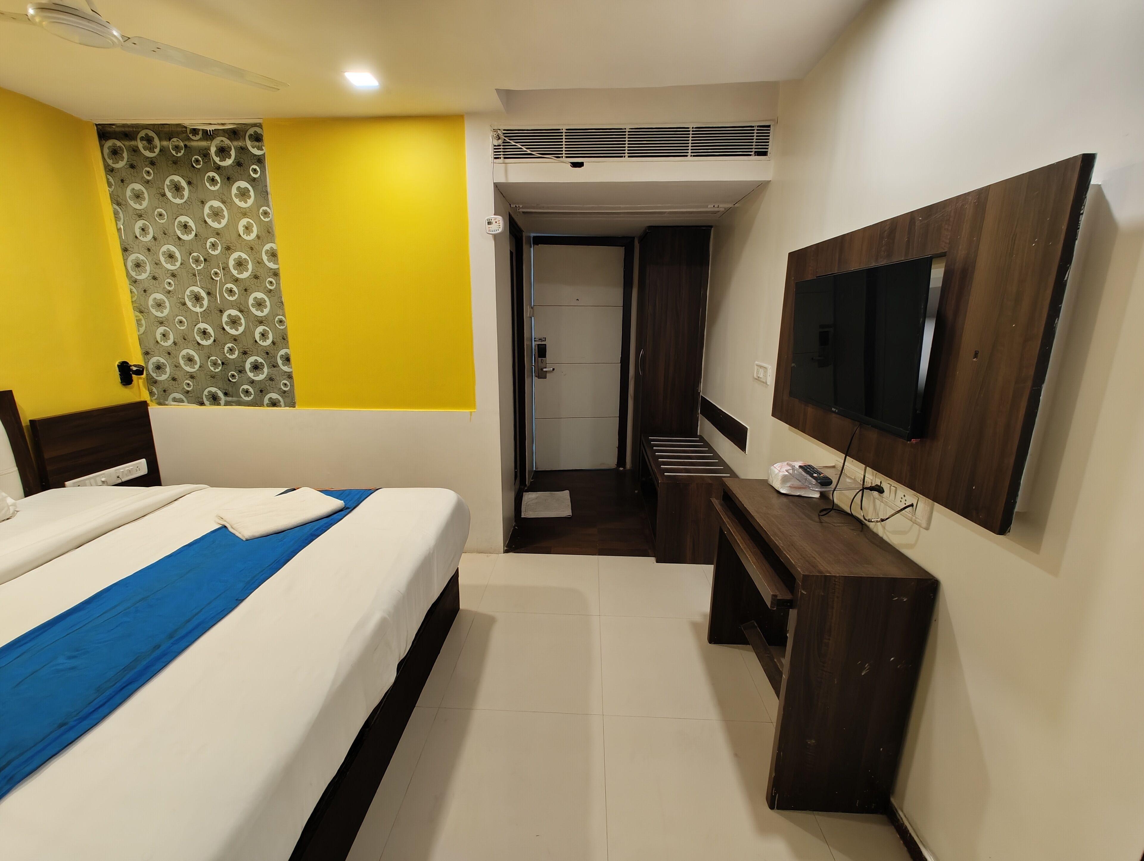 Aura - Near Malad Link Road 3*