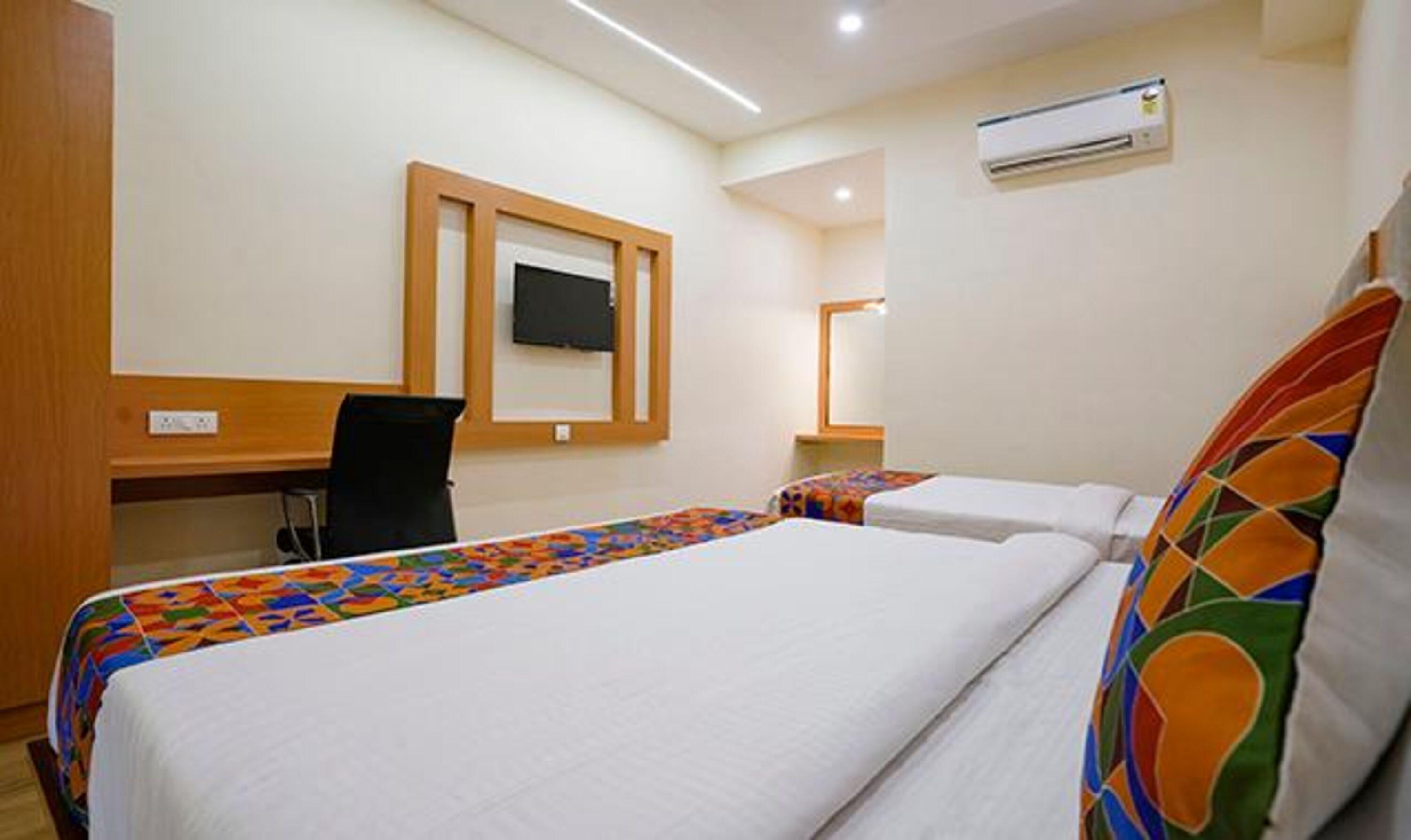 Fabhotel 7 Square - Nr Bkc Hotel