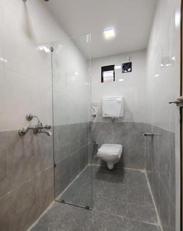 Bed & Breakfast Akasa Residency Near T-2 International Airport *