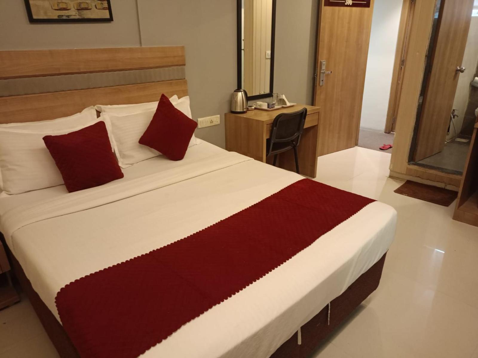 Bed & Breakfast Akasa Residency Near T-2 International Airport Mumbai
