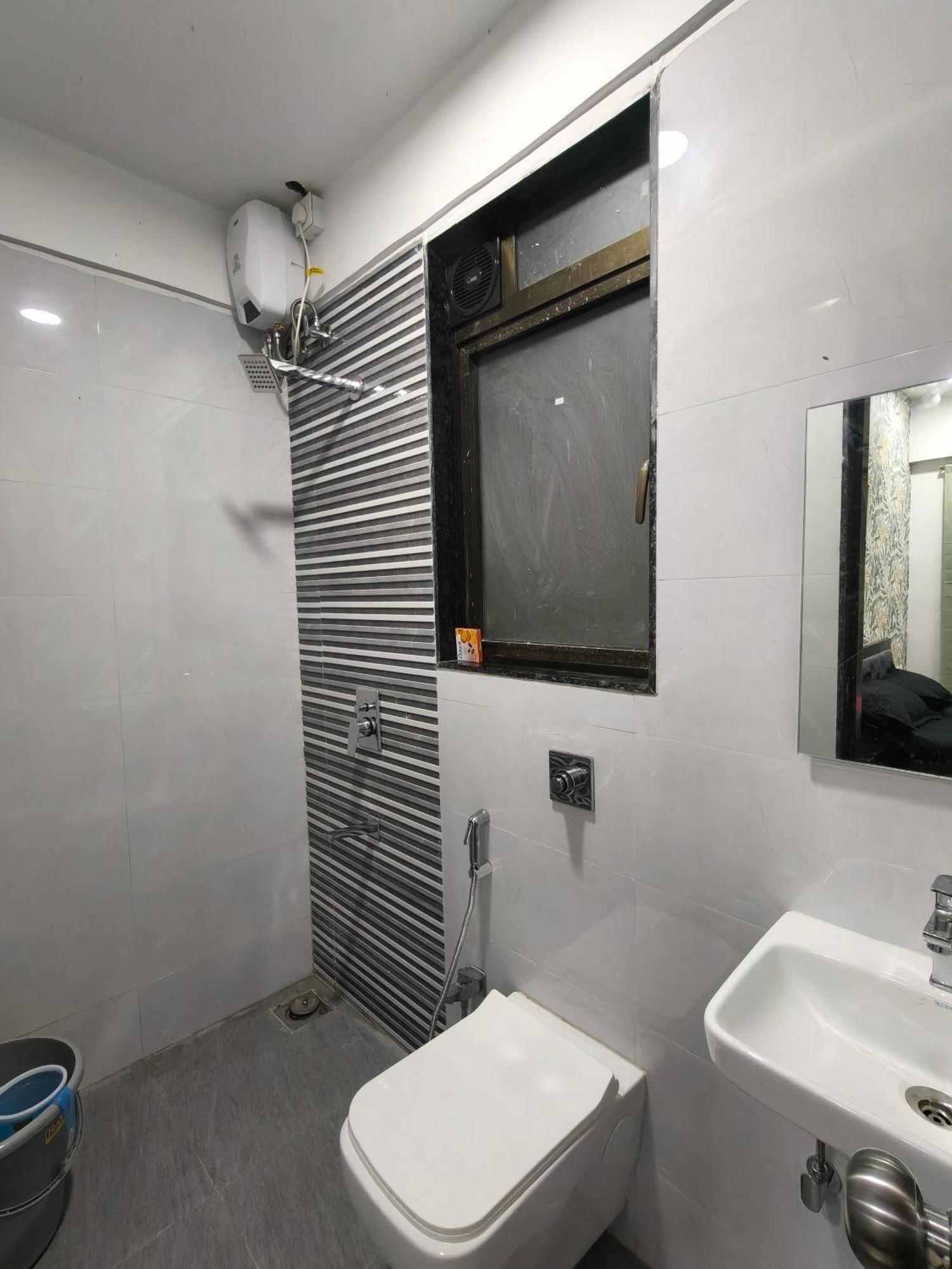 Apartment Iuc 301 Private 1bhk 3 Min Nesco Nirlon *