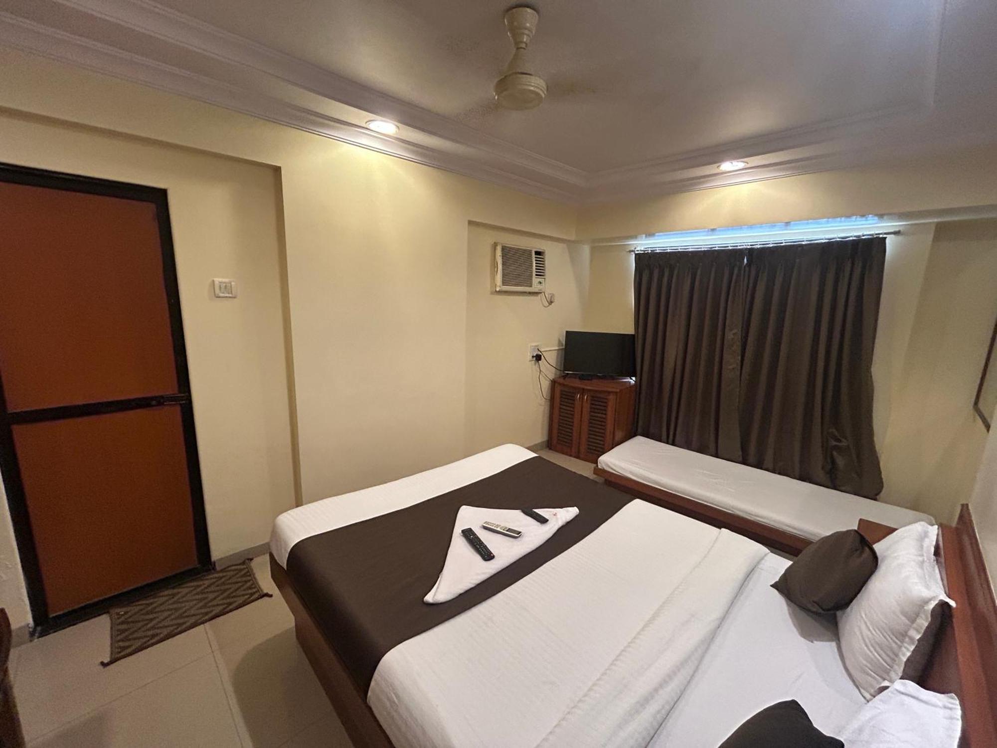 Lucky Goregaon Hotel 3*