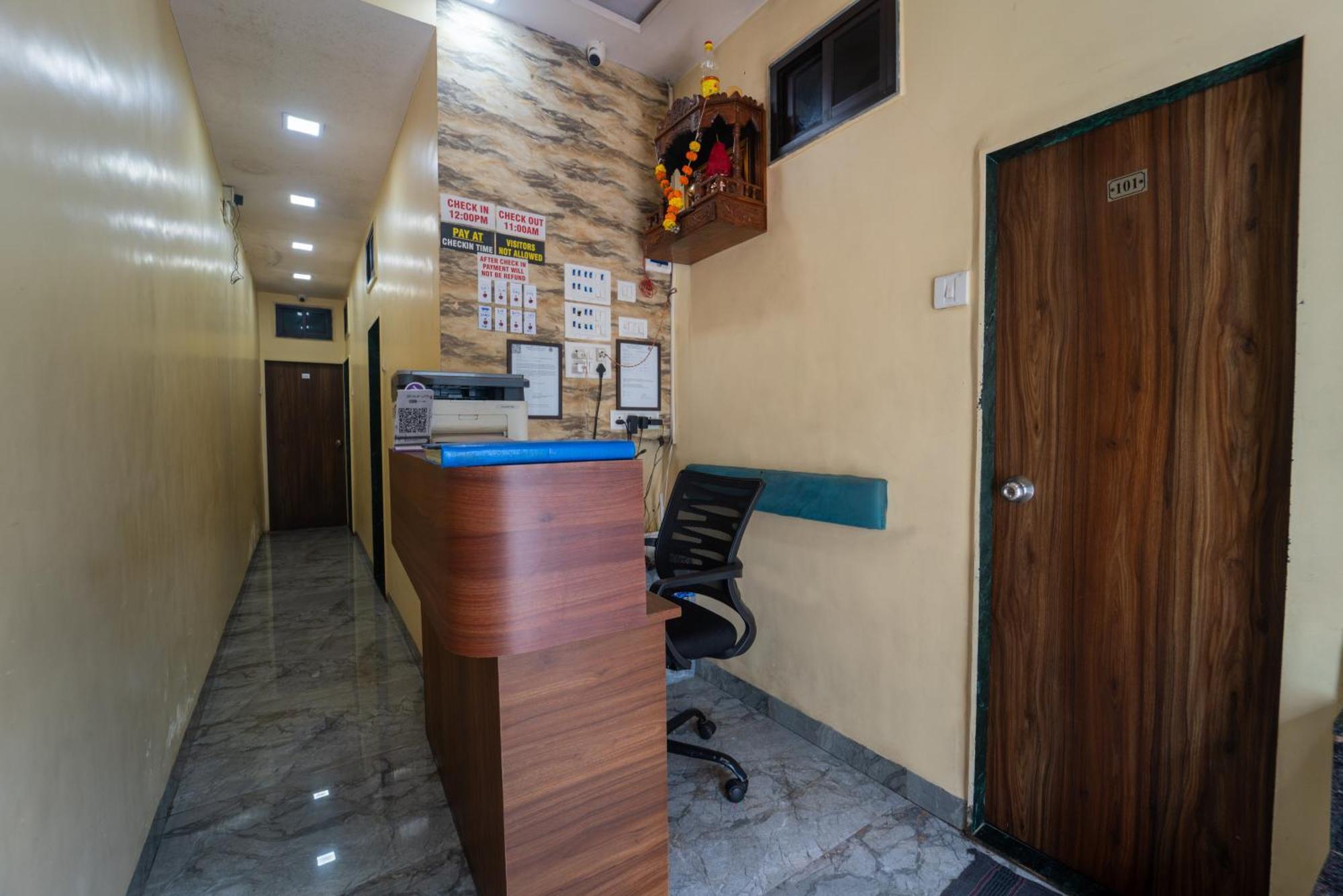 Aai Om Residency Hotel *