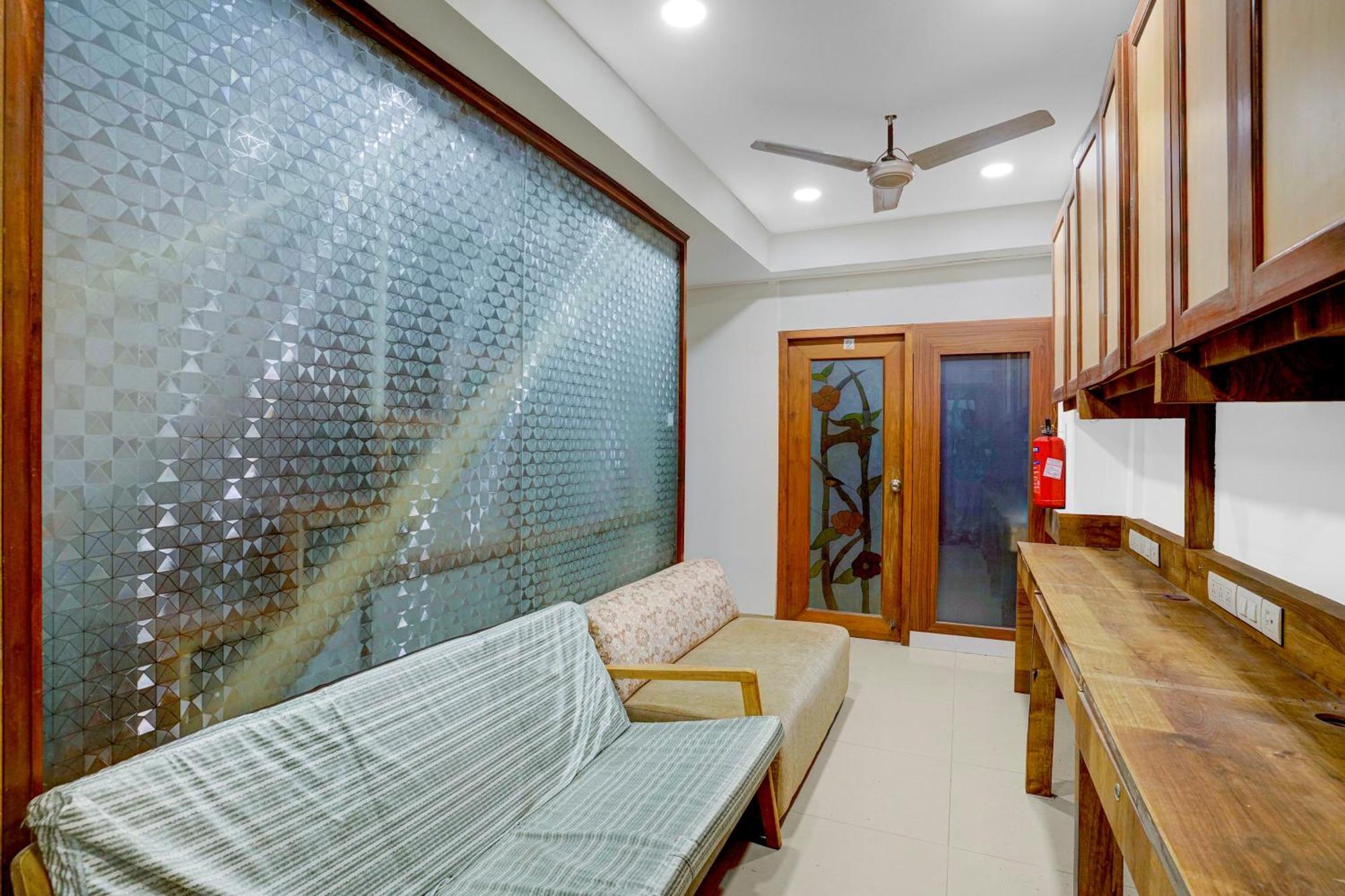 Hotel Collection O Santacruz Railway Station Formerly Mpg Guest Mumbai