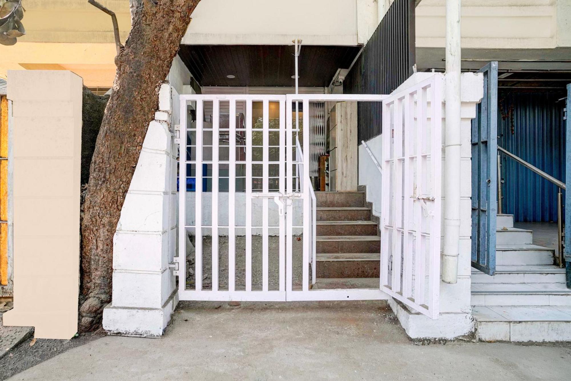 Collection O Santacruz Railway Station Formerly Mpg Guest 3* Mumbai