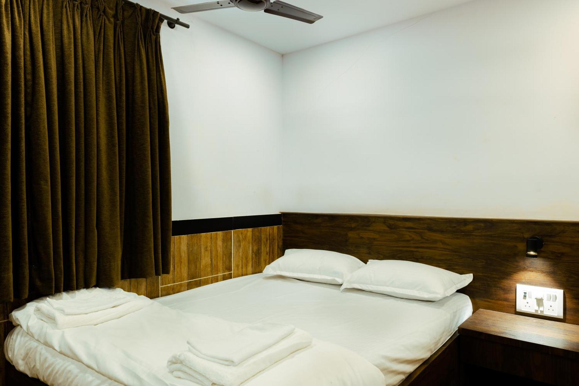 Cozykey Bandra Homestay *