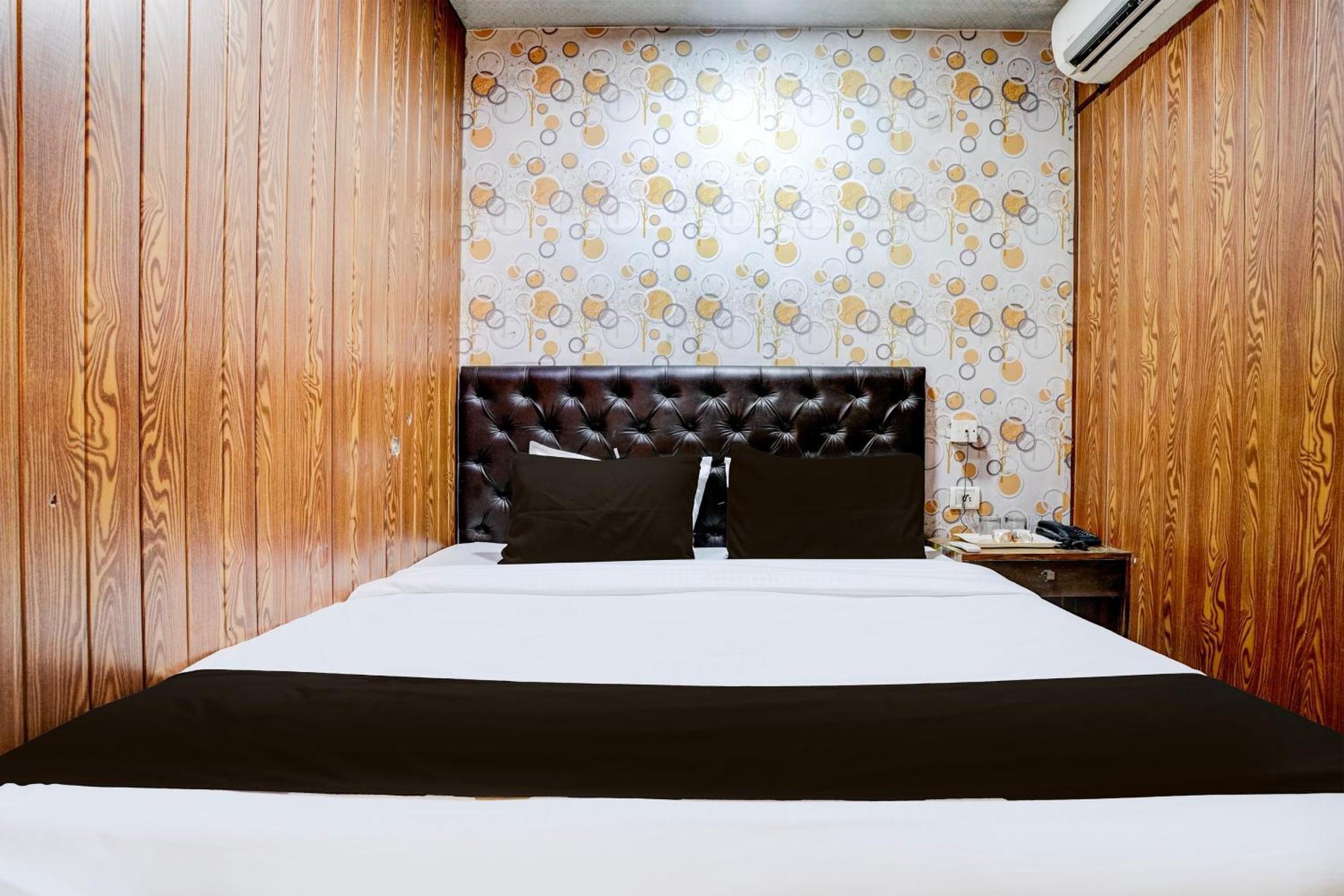 Oyo 77012 Moss View - Moca Hotel 3*