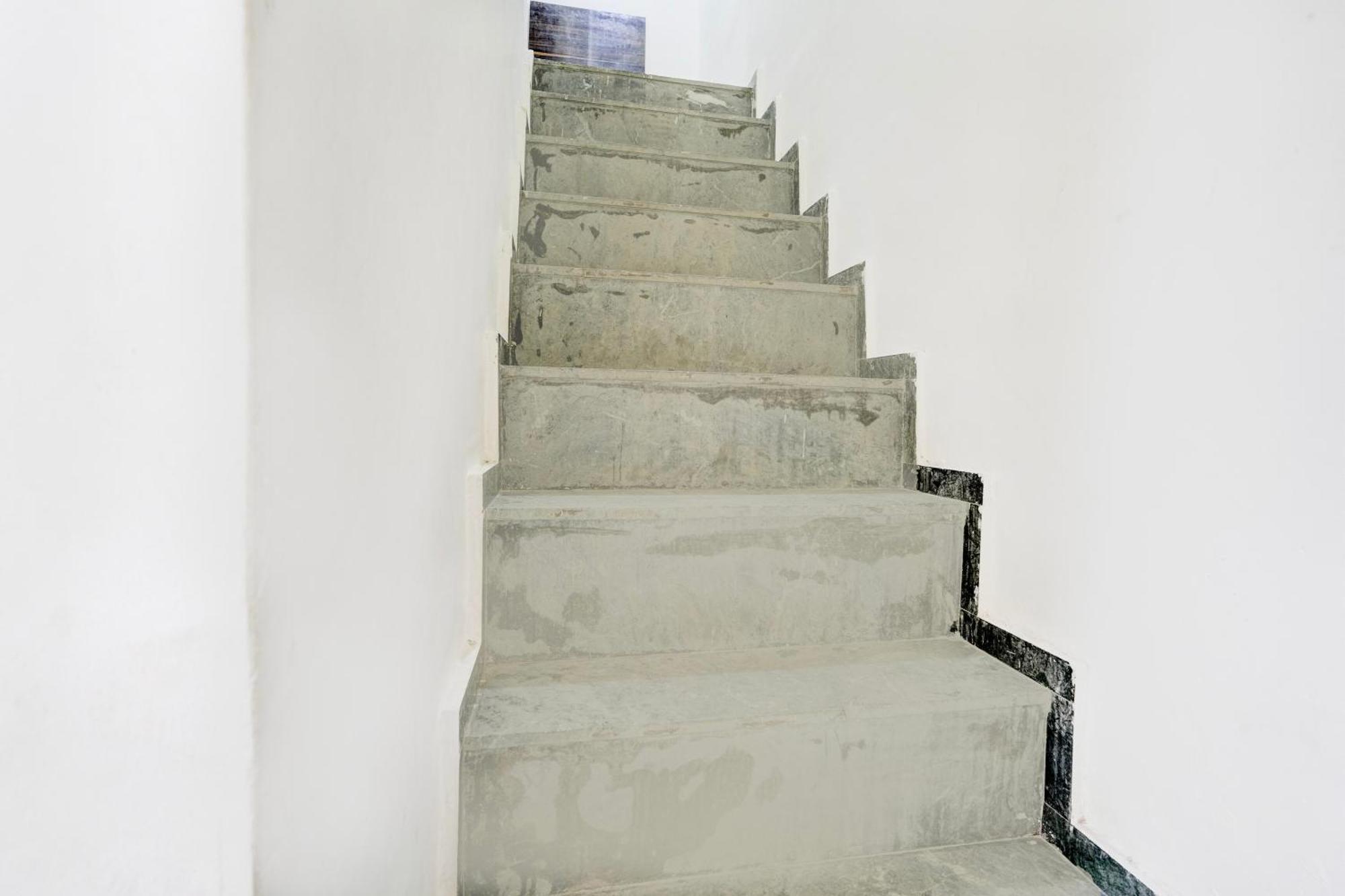 Oyo 77012 Hotel Moss View - Moca Hotel Mumbai