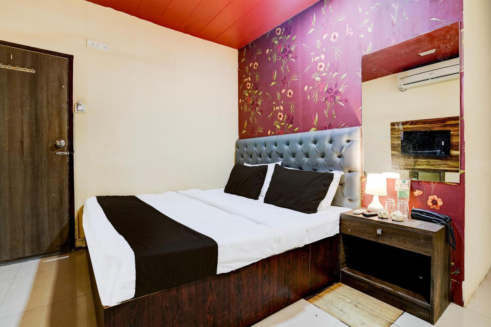 Hotel Oyo 77012 Hotel Moss View - Moca