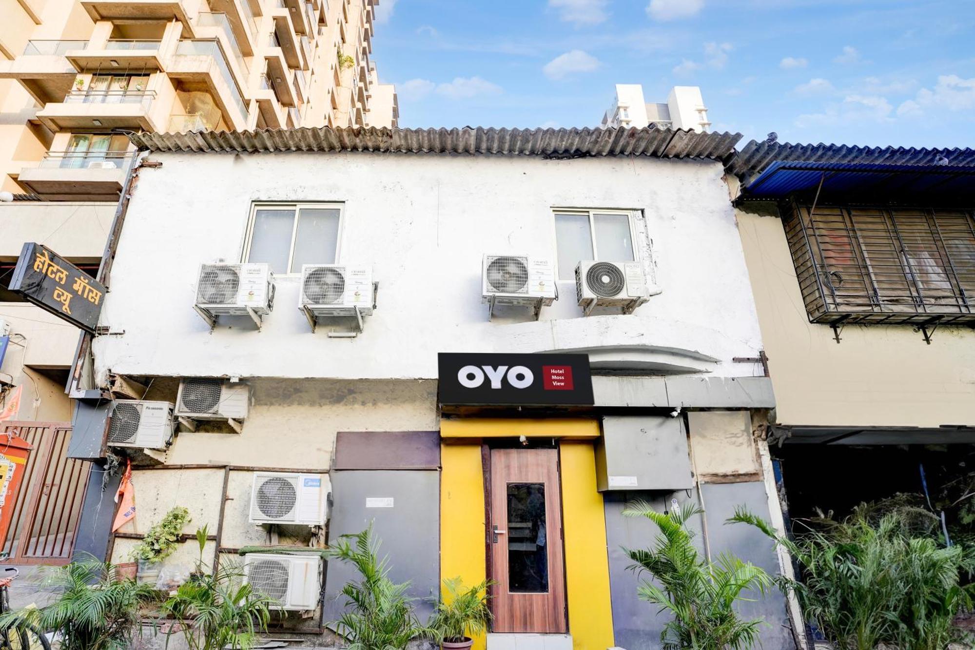 Oyo 77012 Hotel Moss View - Moca Hotel