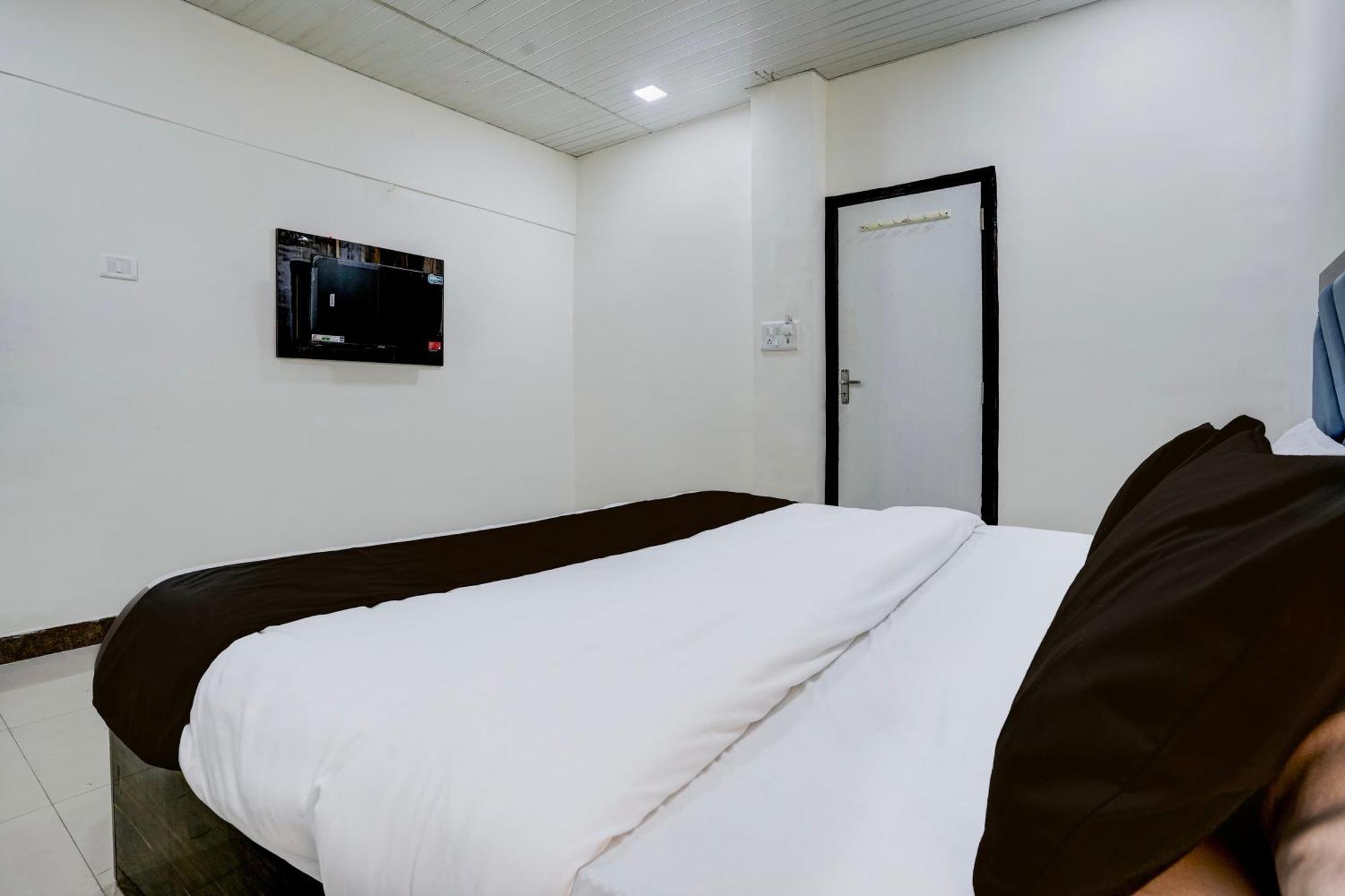 Oyo 77012 Hotel Moss View - Moca Mumbai