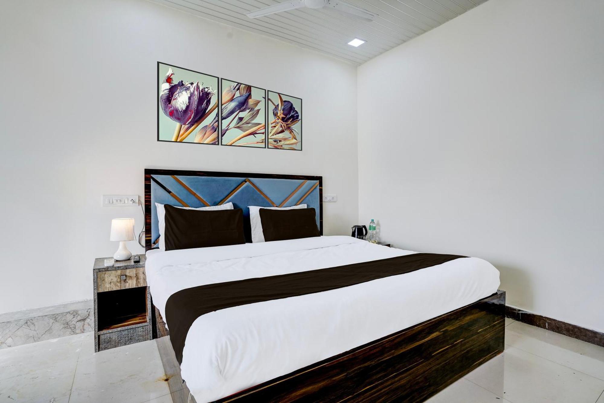 Oyo 77012 Hotel Moss View - Moca Hotel