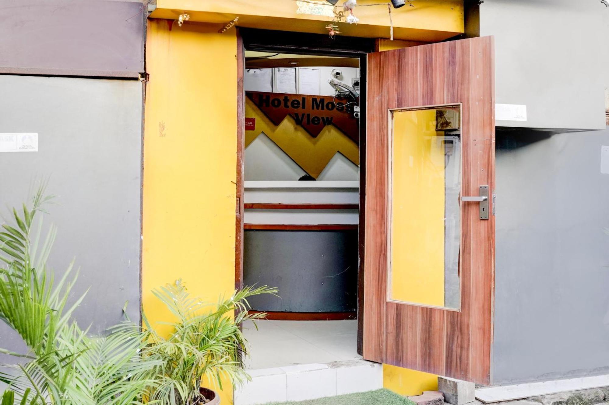 Oyo 77012 Hotel Moss View - Moca Mumbai