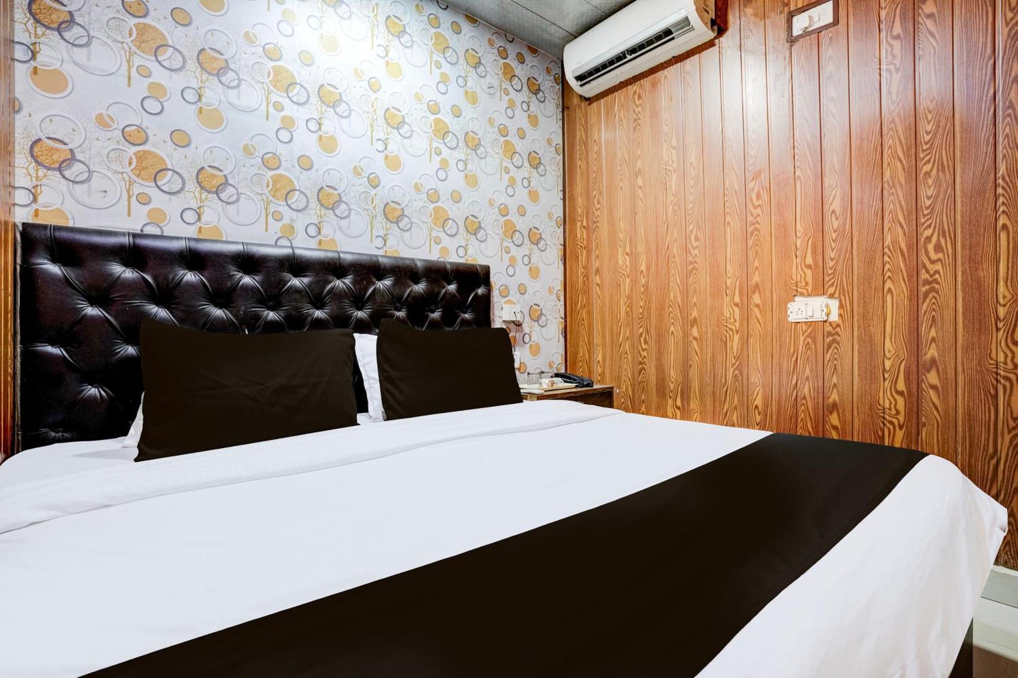 Oyo 77012 Hotel Moss View - Moca 3*