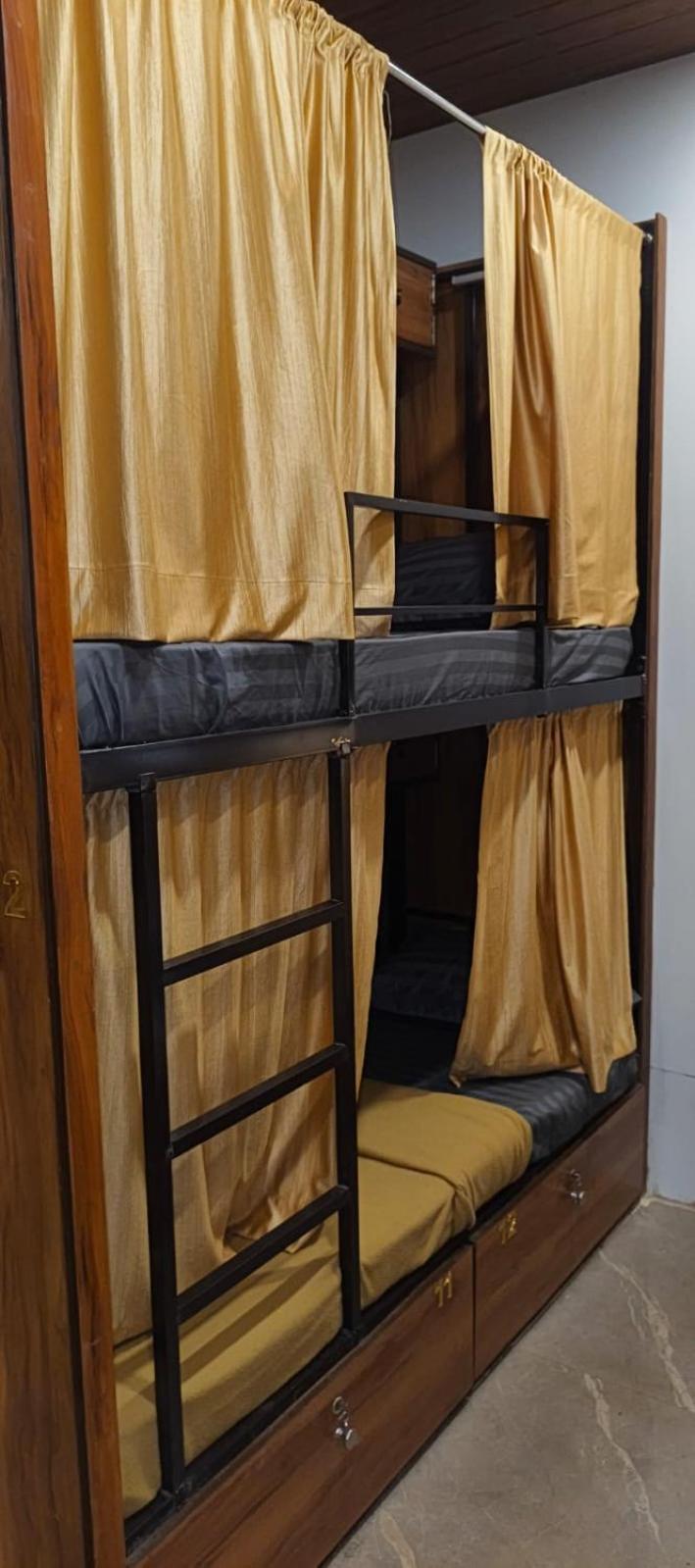 Hotel Le West Near Exhibition Center & Mumbai