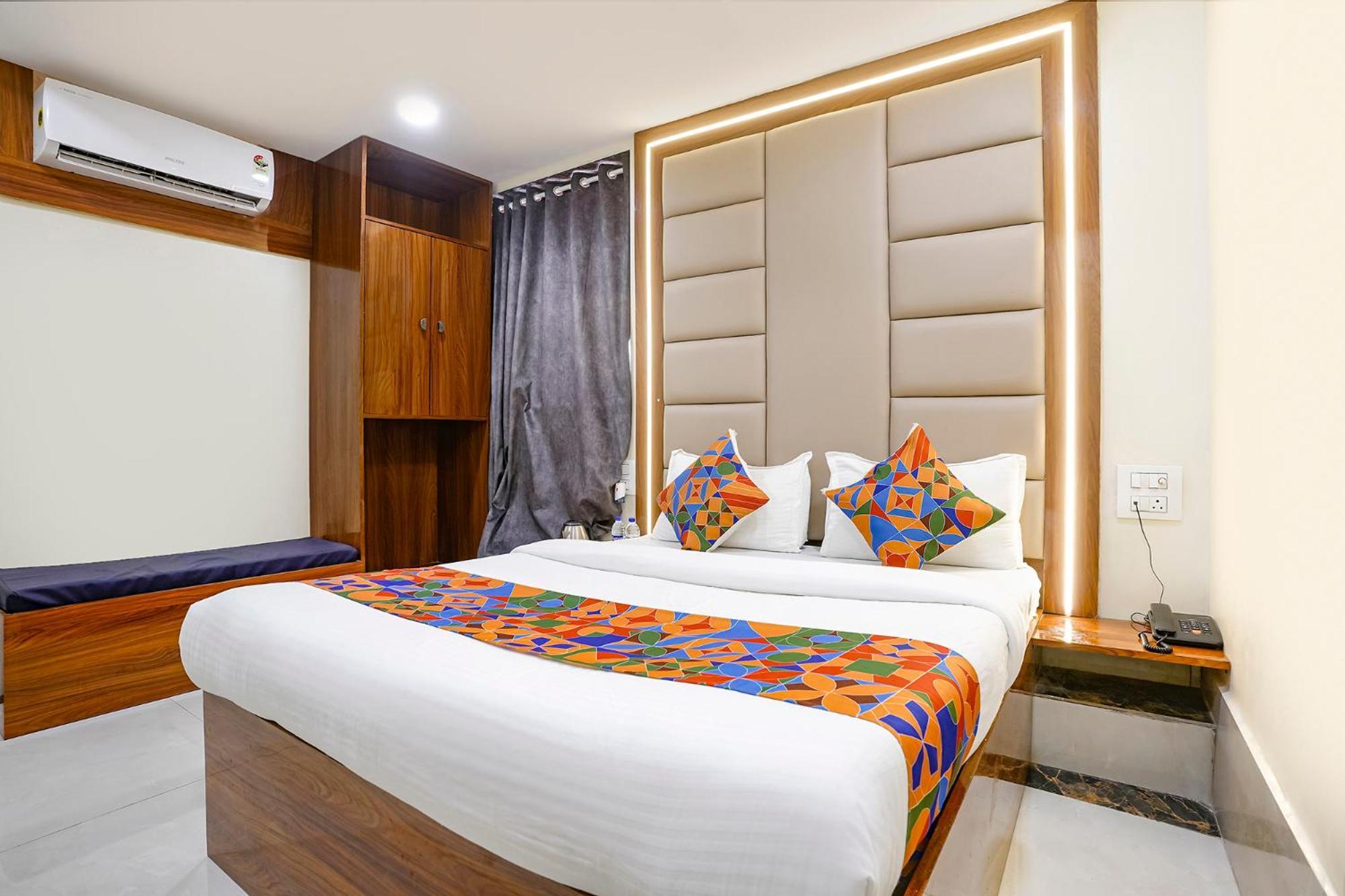 Hotel Eldoria Palace - Near Us Consulate & Bkc