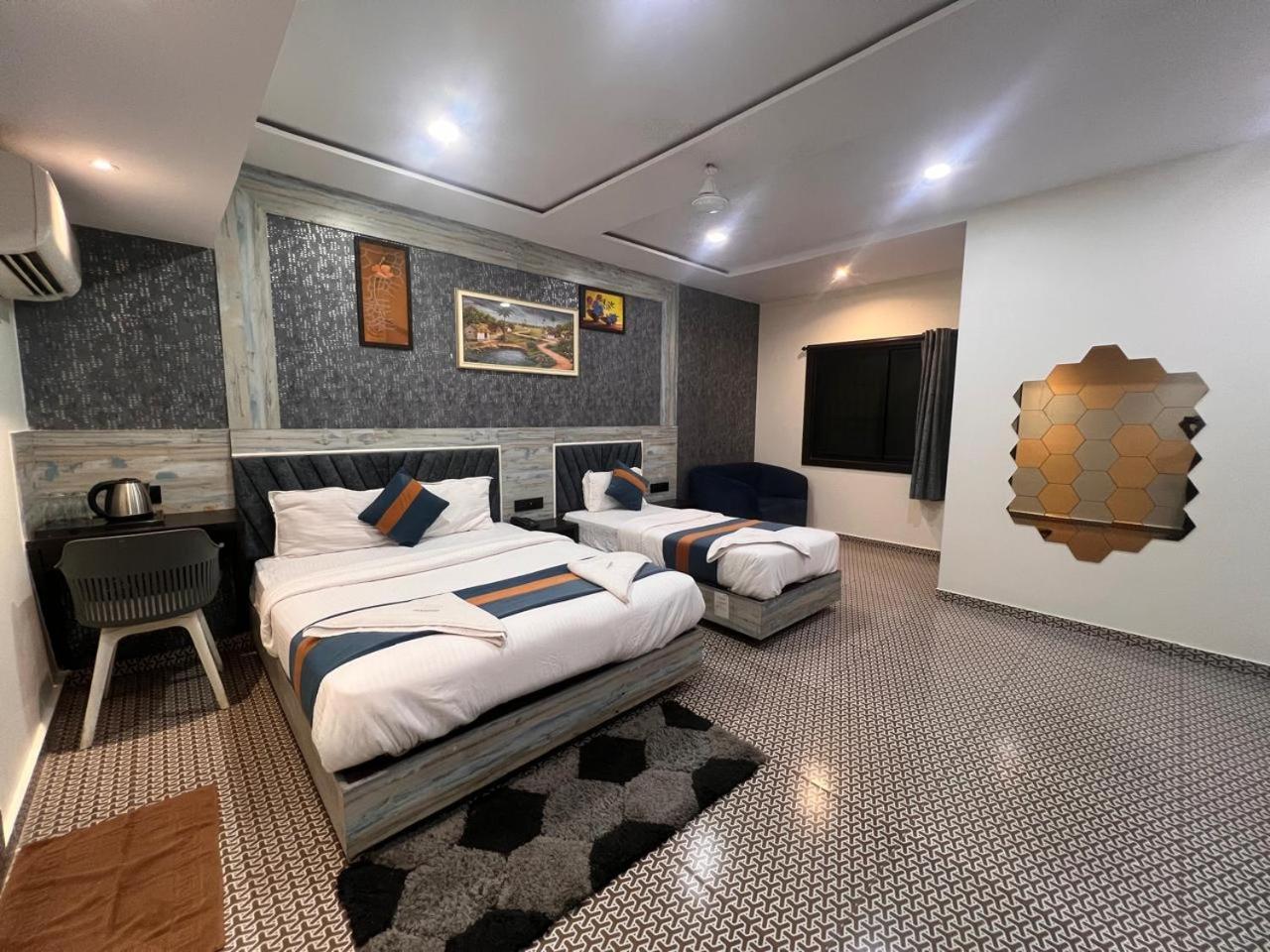 Diamond - Lokhanwala Andheri Hotel 2*