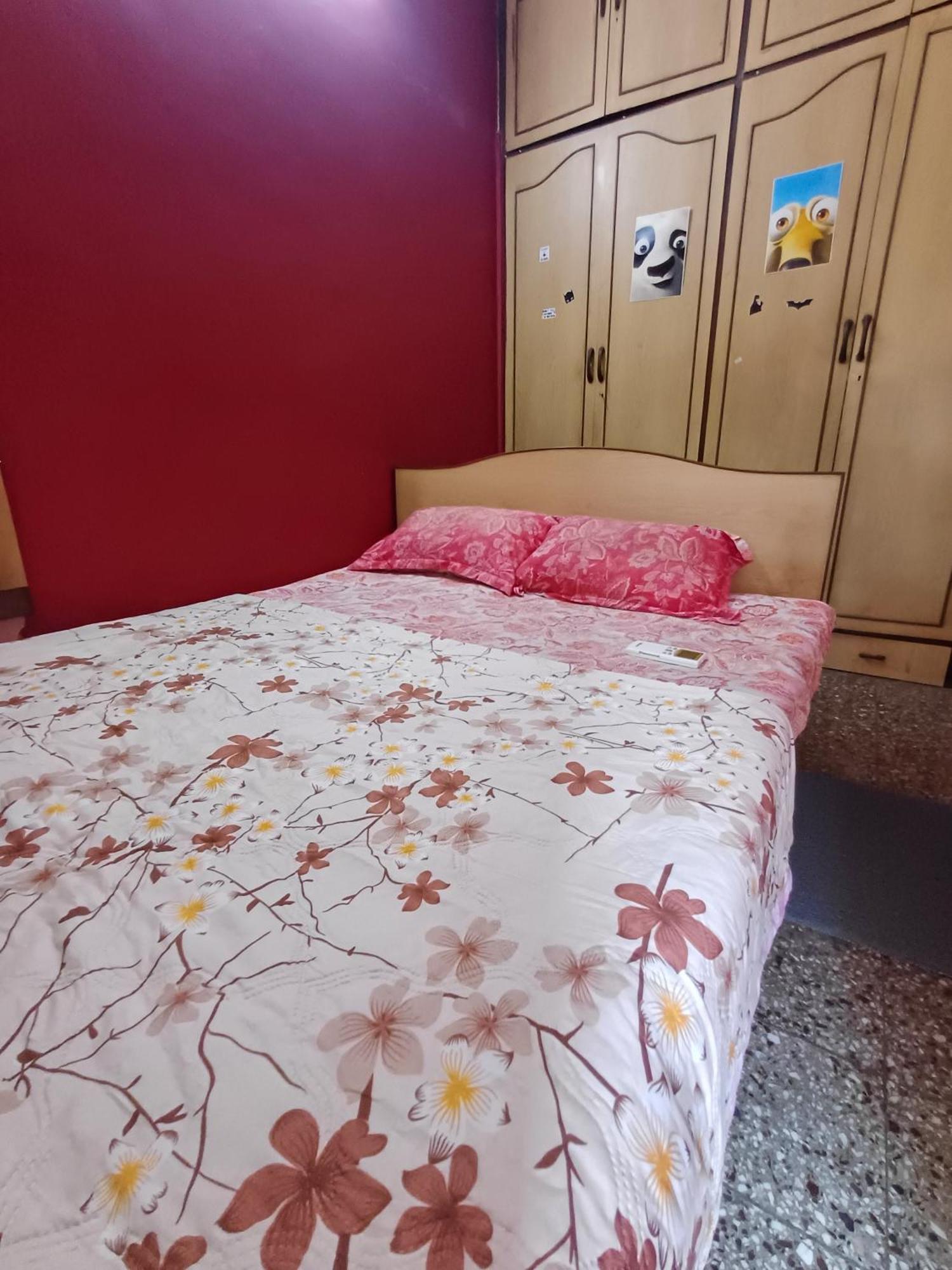 Homestay Cozy Bedroom In 1 Bhk, With Kitchen, In Chembur