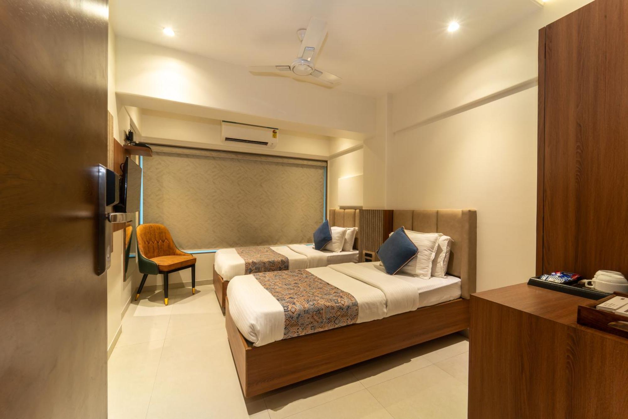 Kalpana Palace, Hotel