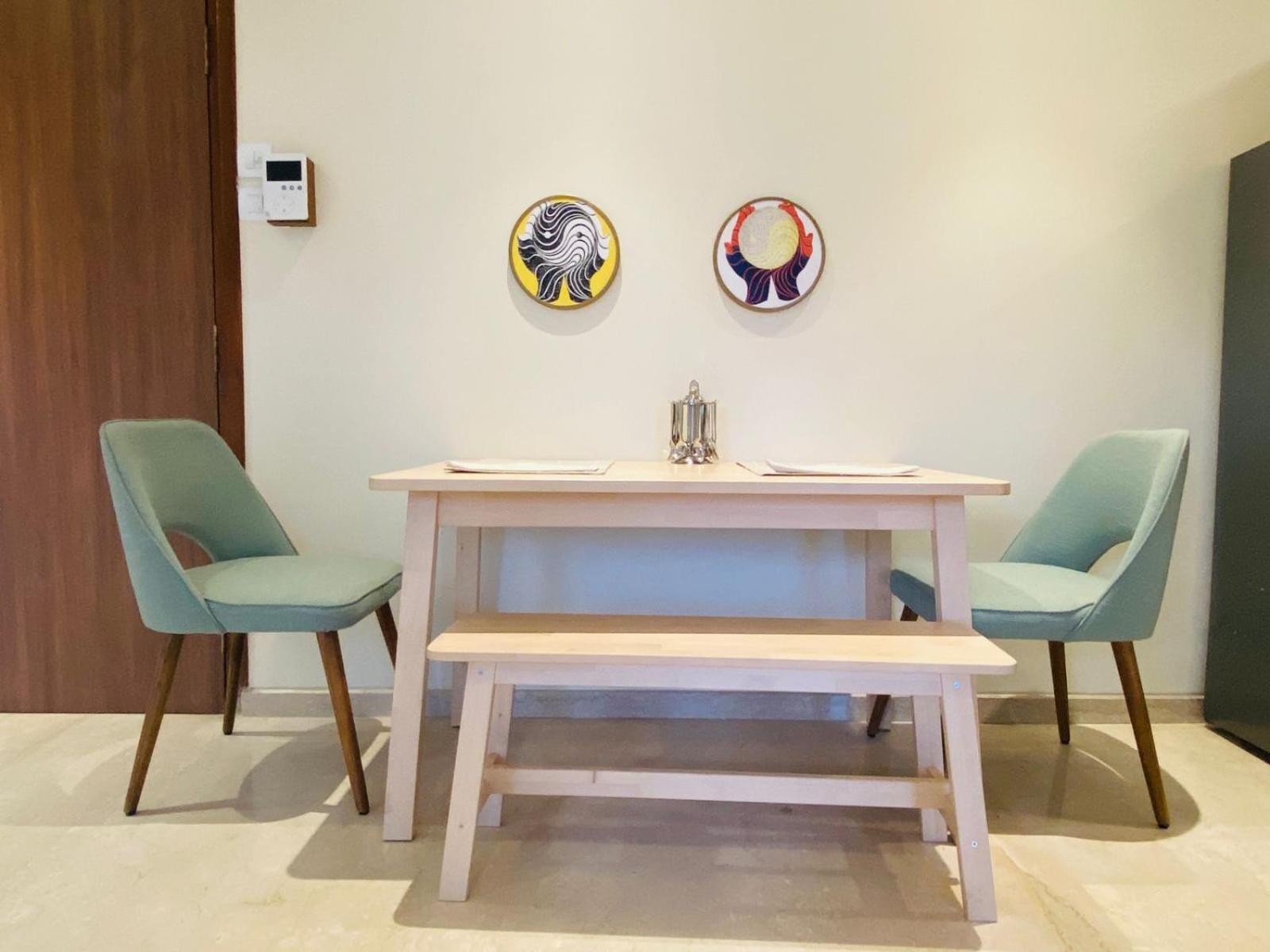 Connekthomes - Modern2Bed-Bandraarea Apartment *