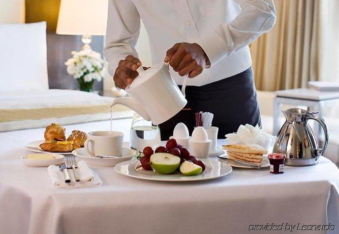 Courtyard By Marriott International Airport Hotel