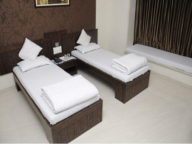 Causeway, Colaba Hotel *