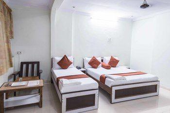 Hotel OYO 5665 Rana Residency 3*
