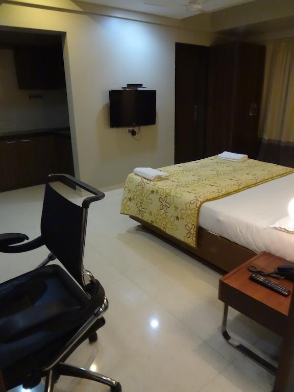 Hotel Fabhotel Imperial Residency