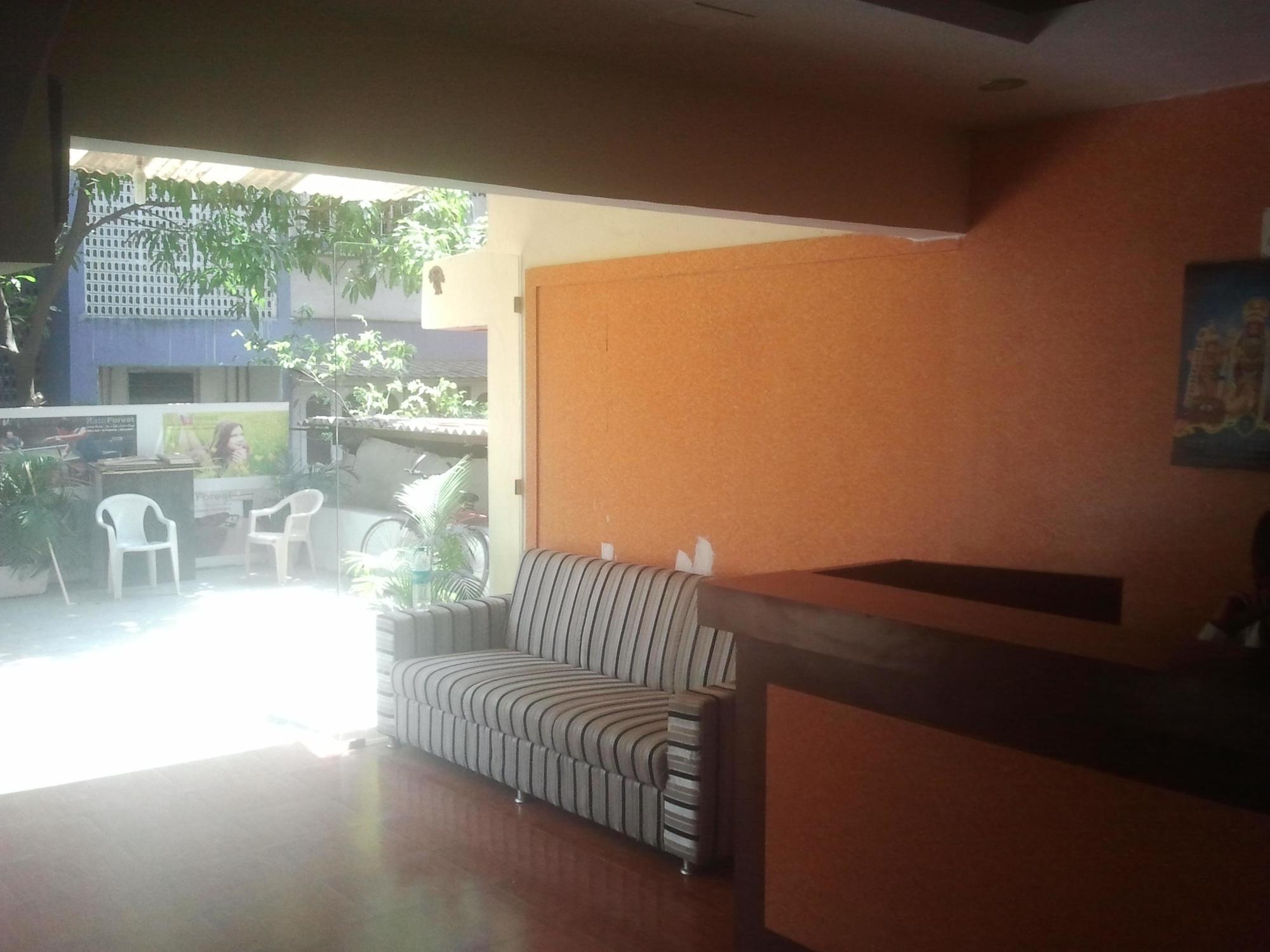 Hotel OYO 5665 Rana Residency Bombaim